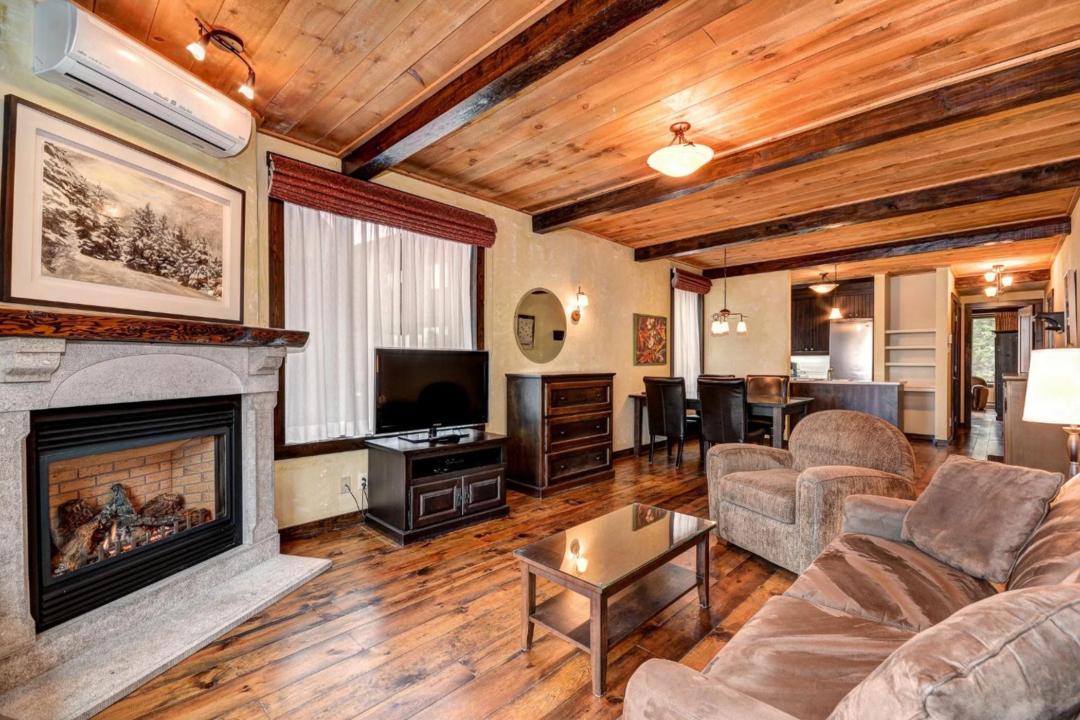 Large Classic Suite - Lake view with balcony photo 1