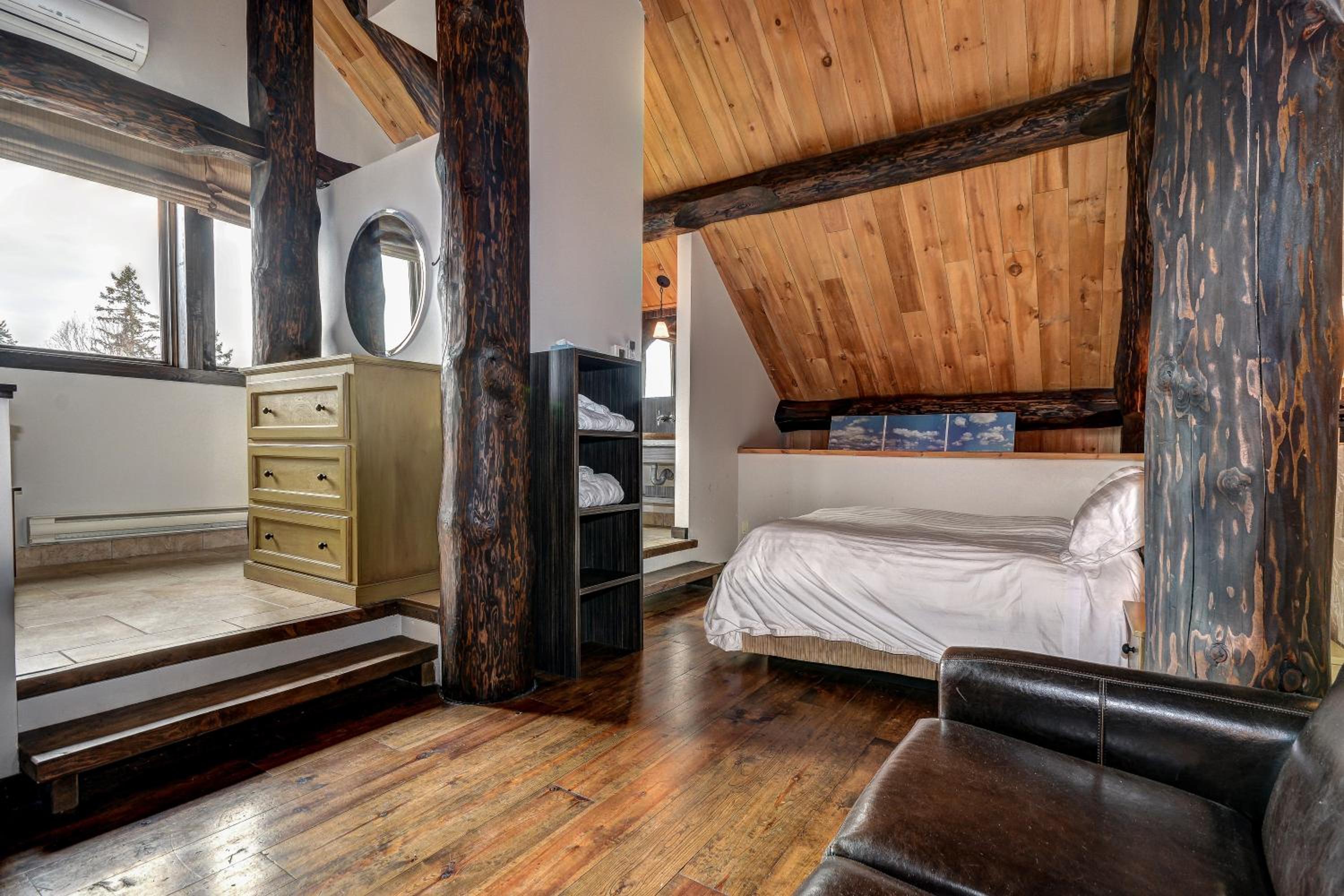 Presidential Suite - Lake view with balcony photo 2