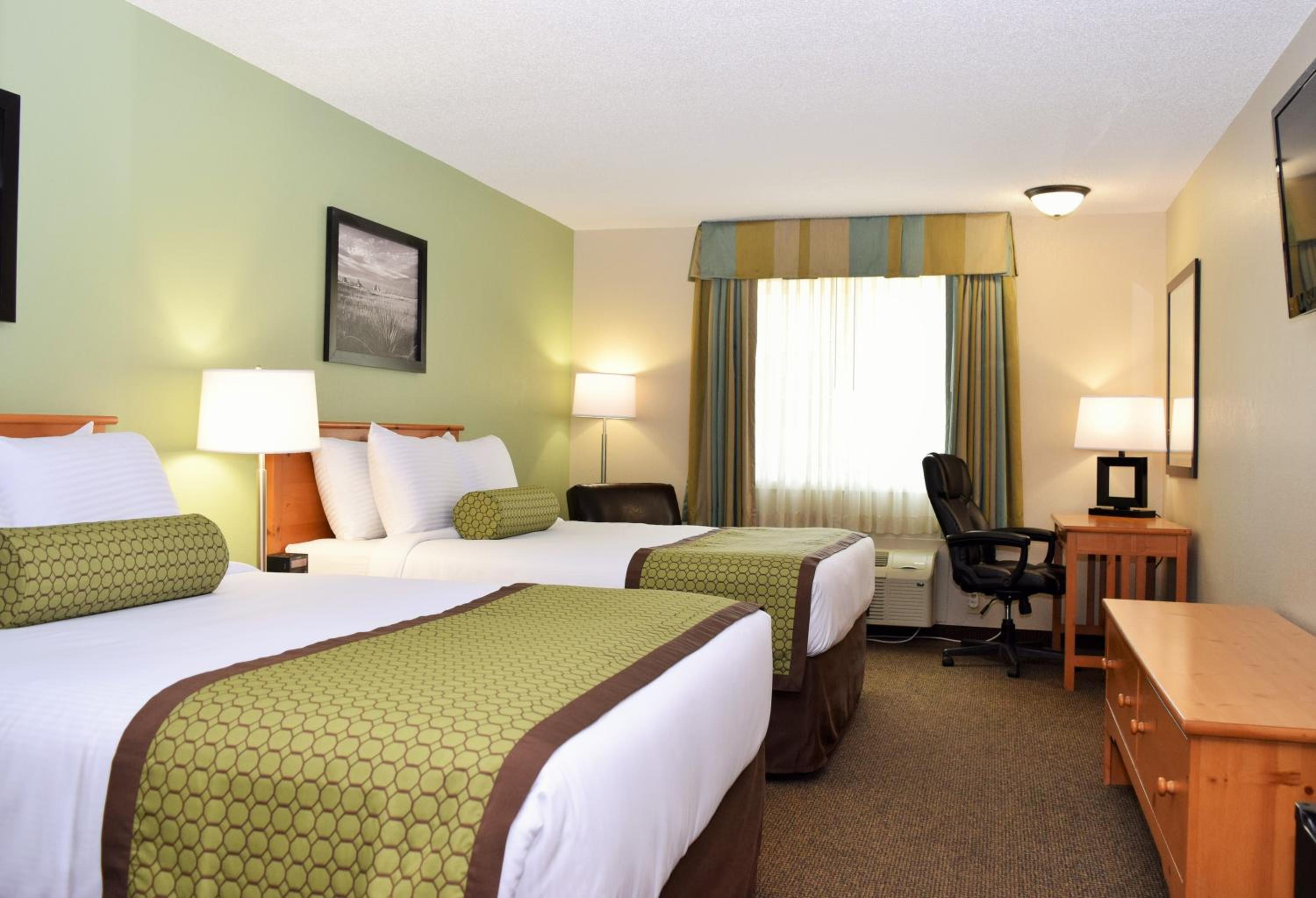 Deluxe Queen Room with Two Queen Beds - Non-Smoking - Photo 1