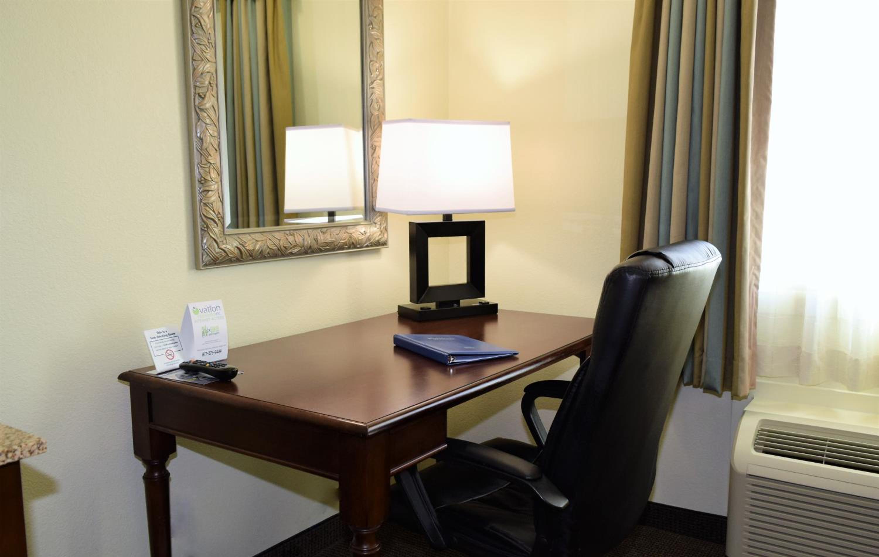 King Suite - Non-Smoking - Photo 3