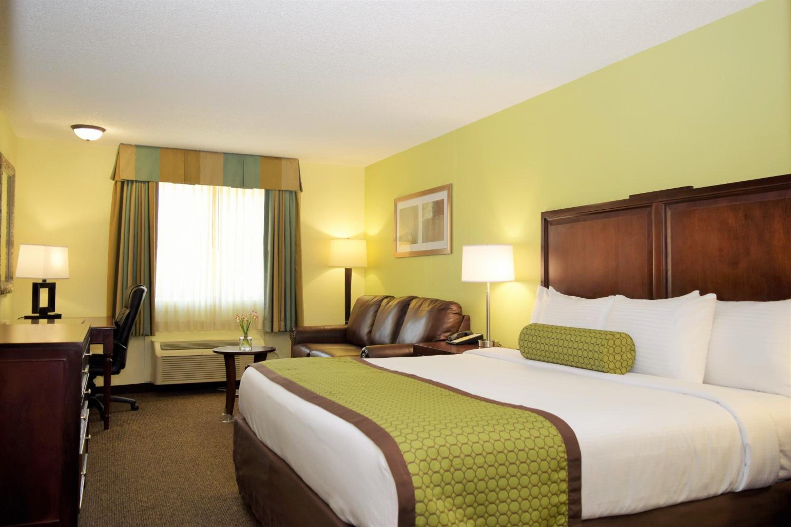 King Suite - Non-Smoking - Photo 1