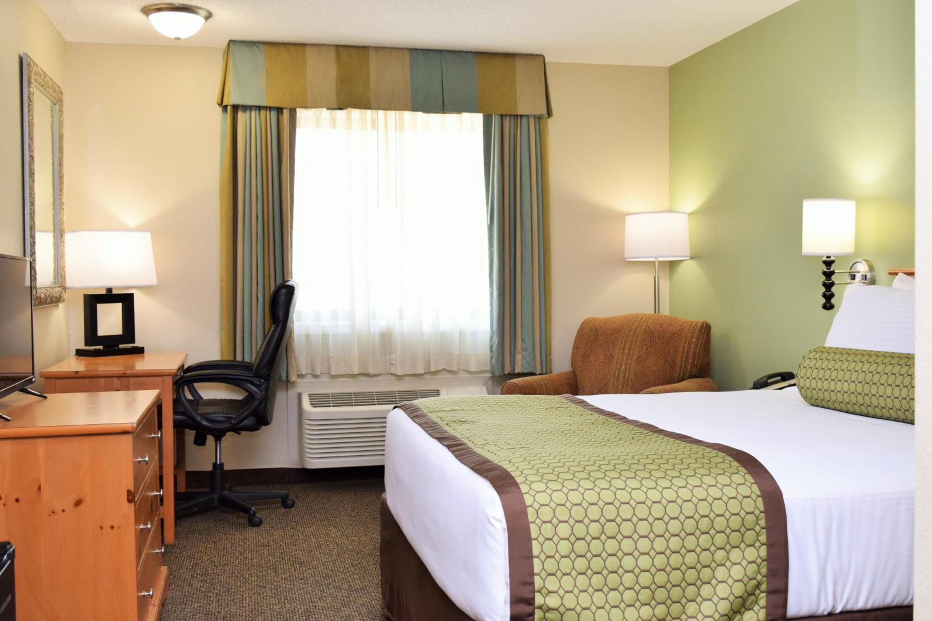 Deluxe Queen Room - Non-Smoking - Photo 1