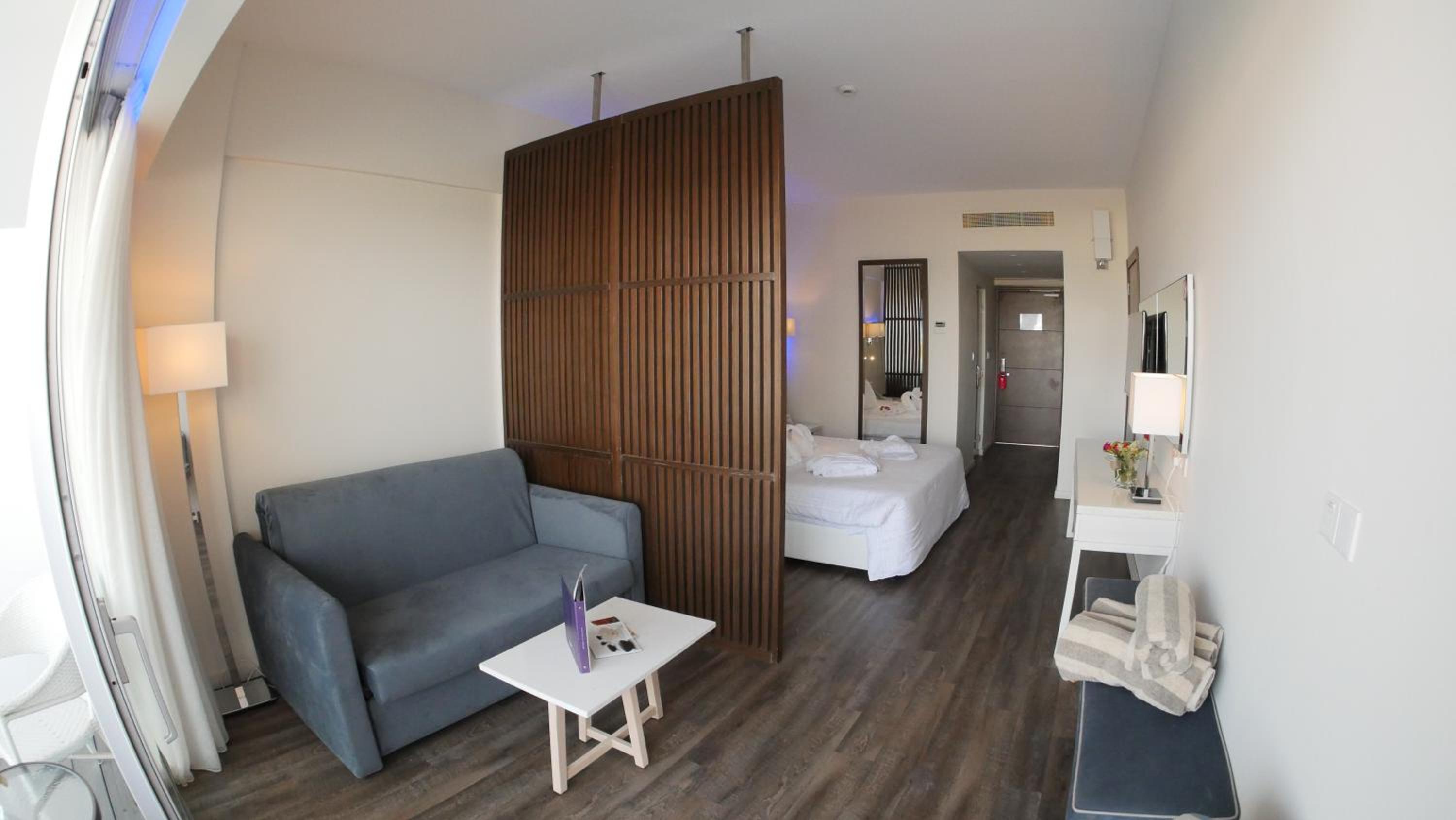 Sea View Junior Suite with Private Pool & Jacuzzi photo 3