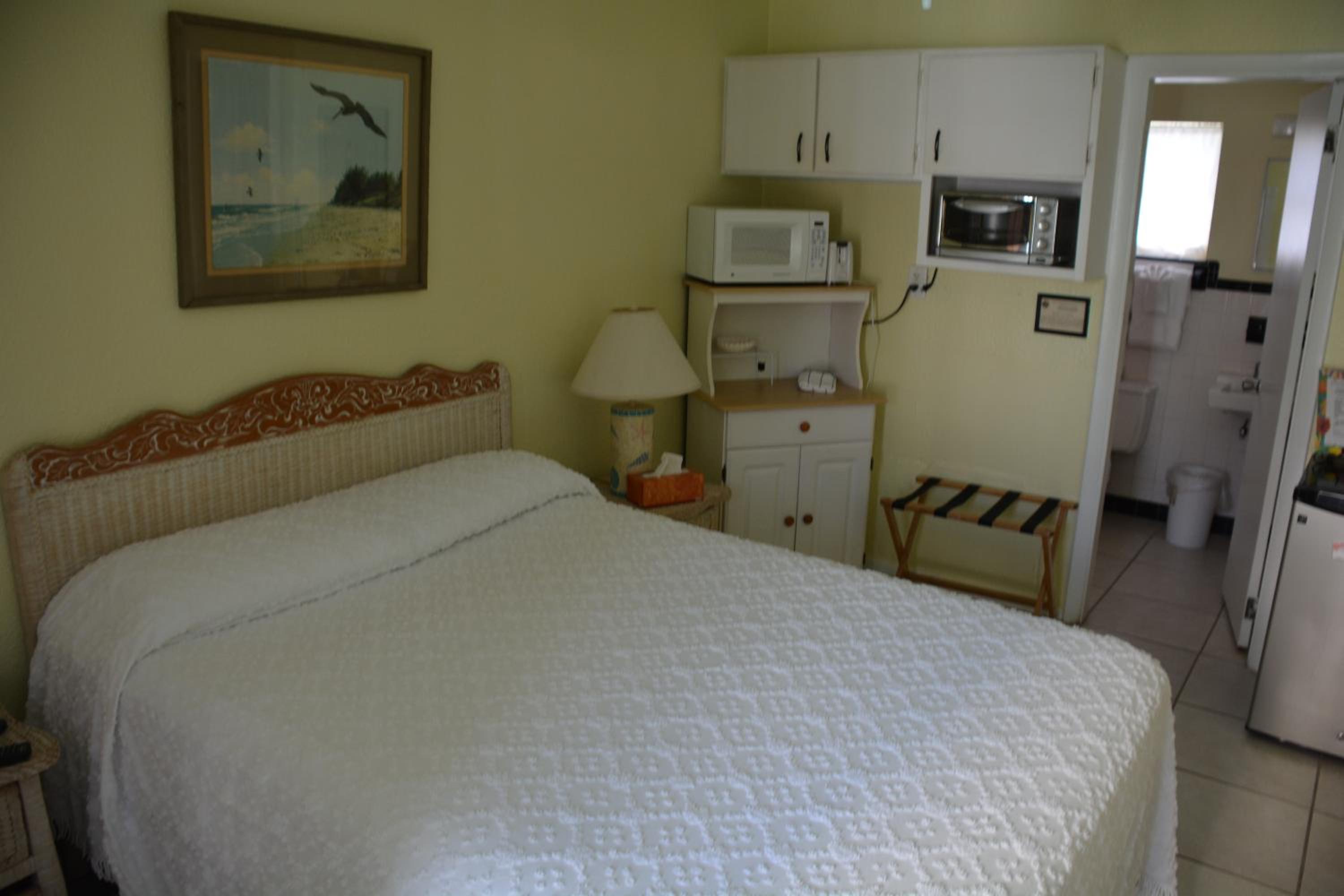 Standard Room 1 Queen Bed photo 1