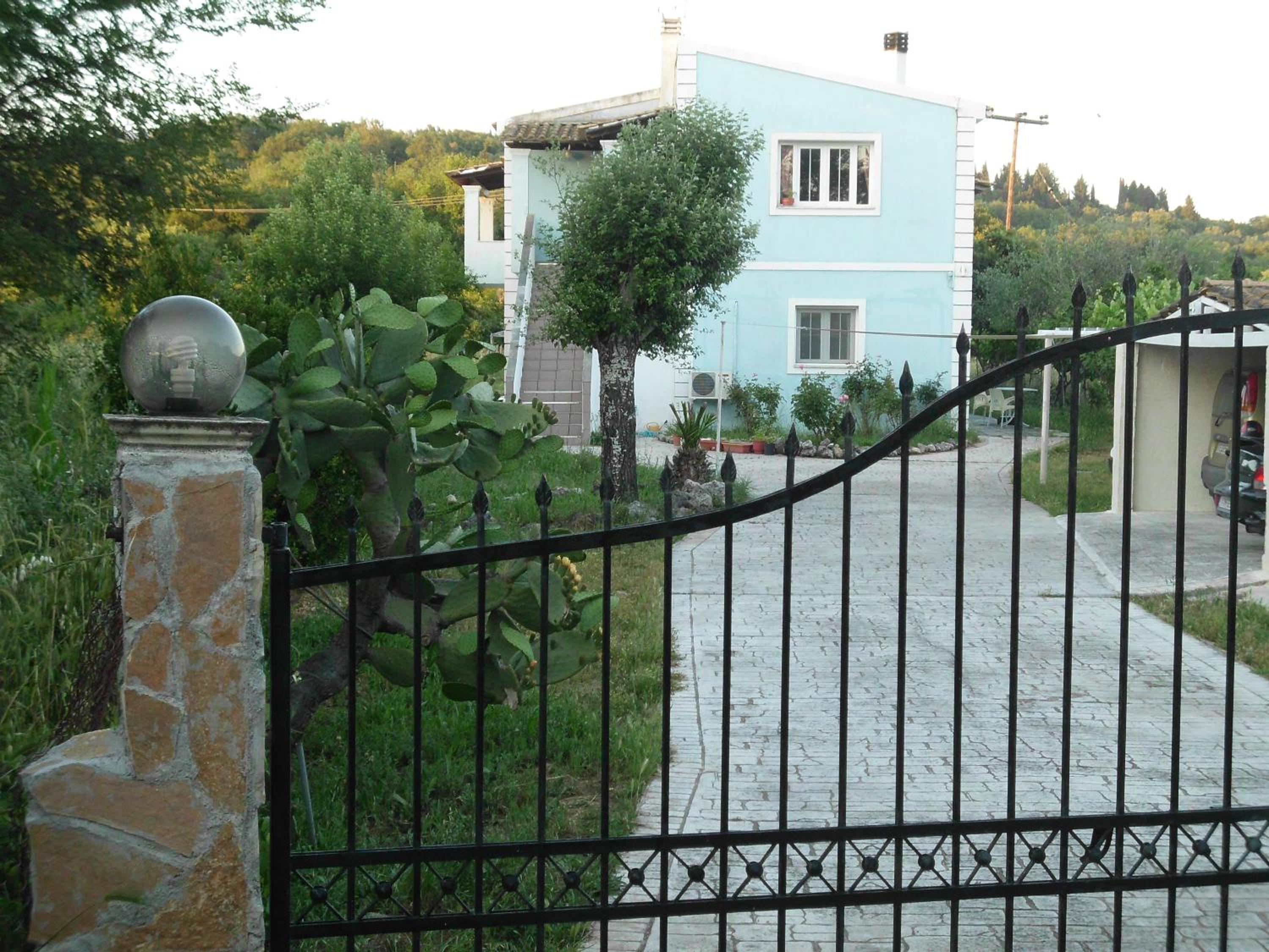Two-Bedroom Apartment With Garden View photo 2