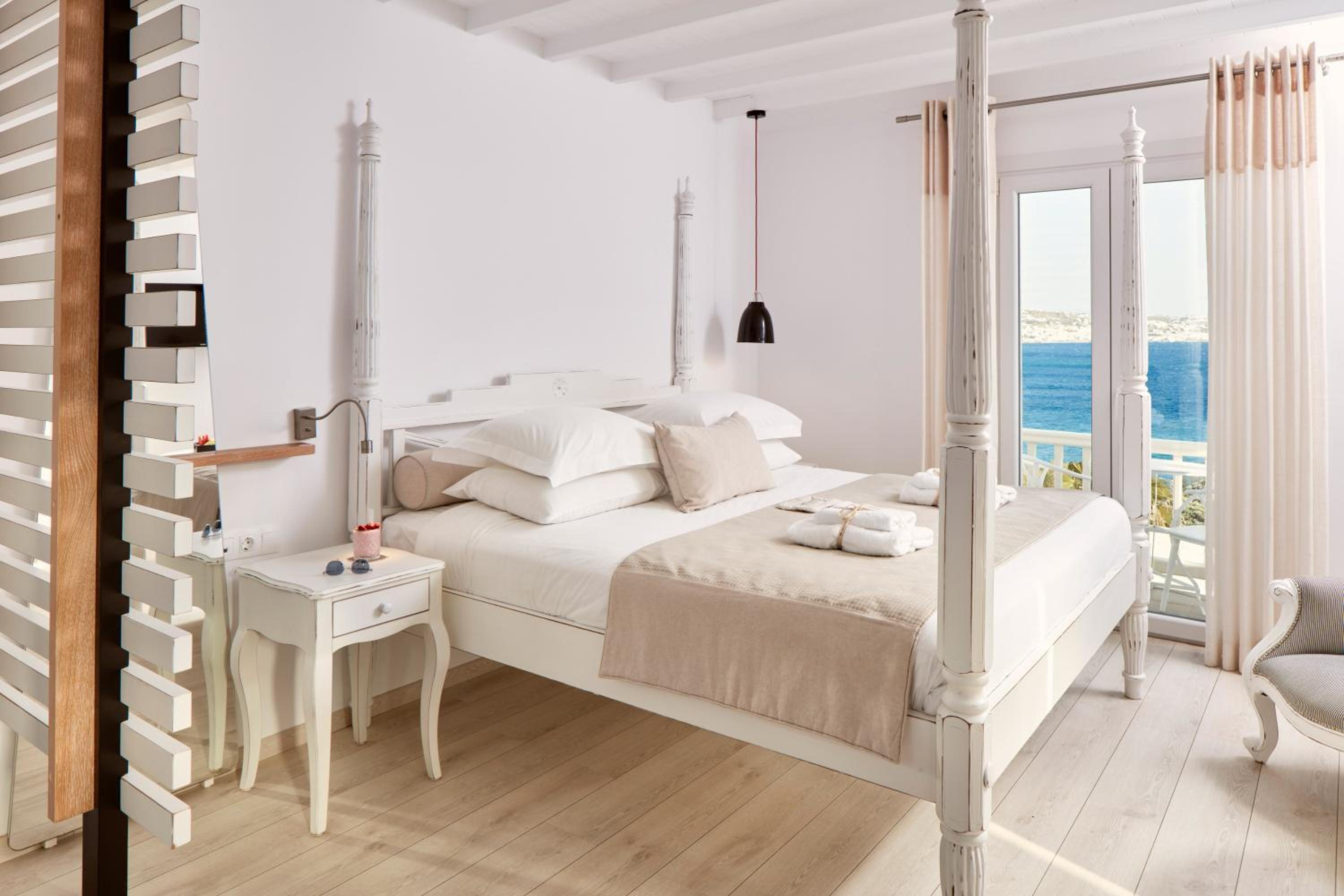 Honeymoon Suite with Hot Tub and Sea View - Photo 12