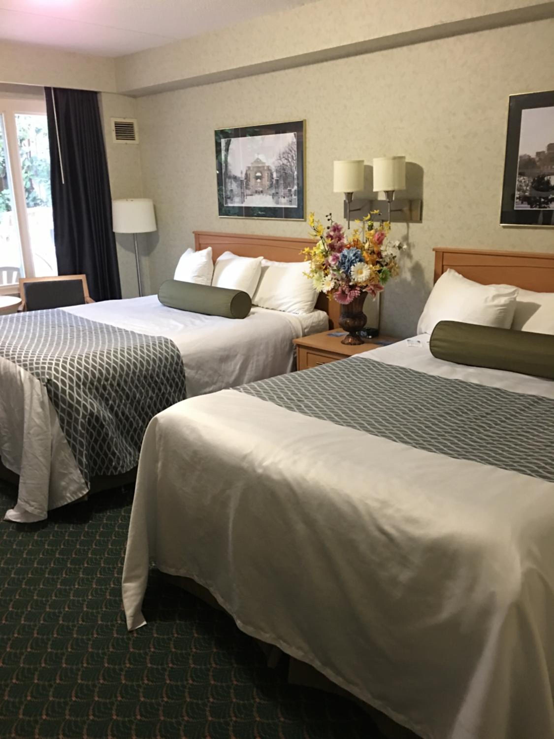 Deluxe Queen Room with Two Queen Beds - Non-Smoking - Photo 3