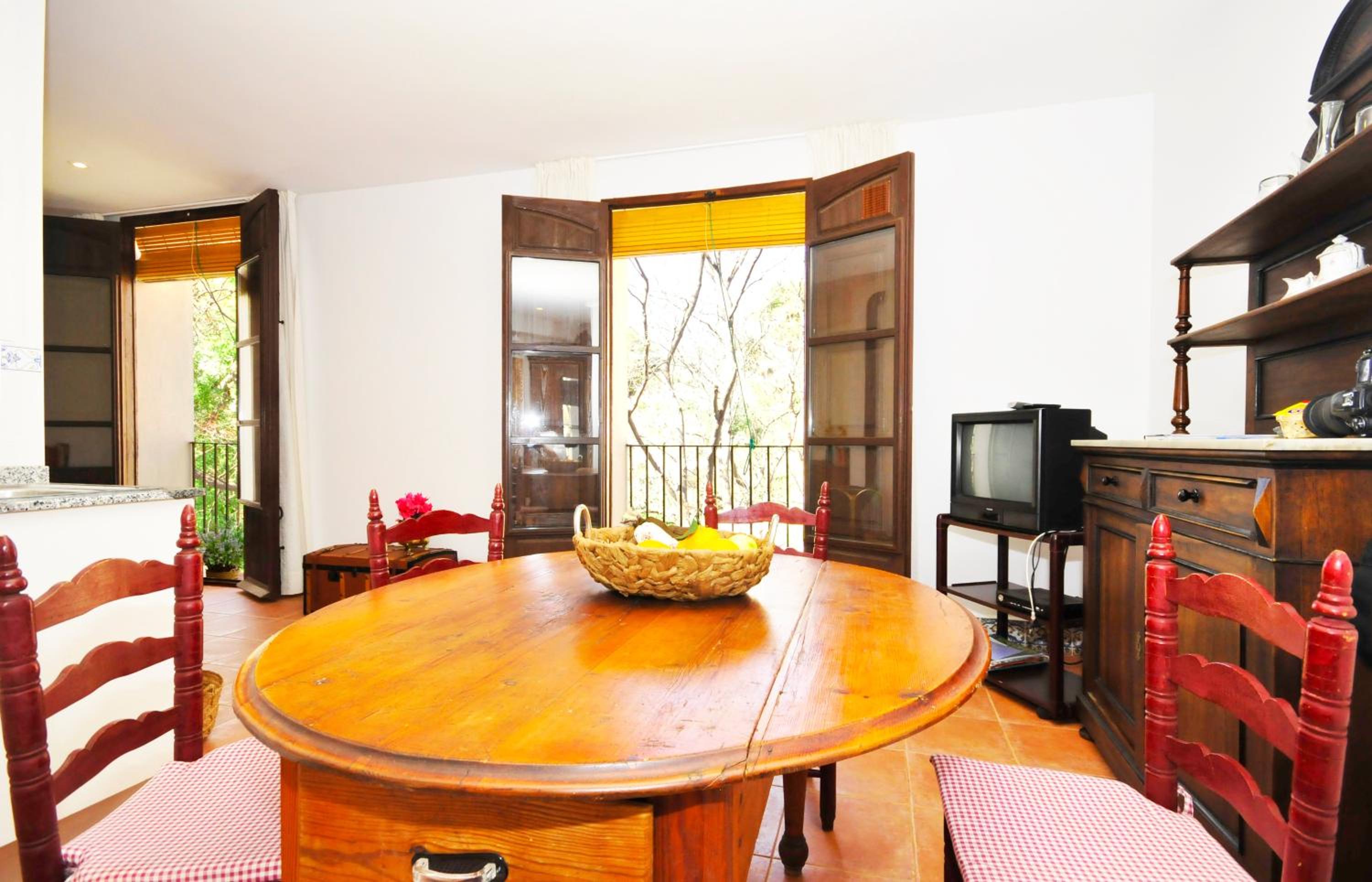 Apartment with Mountain View - Photo 6