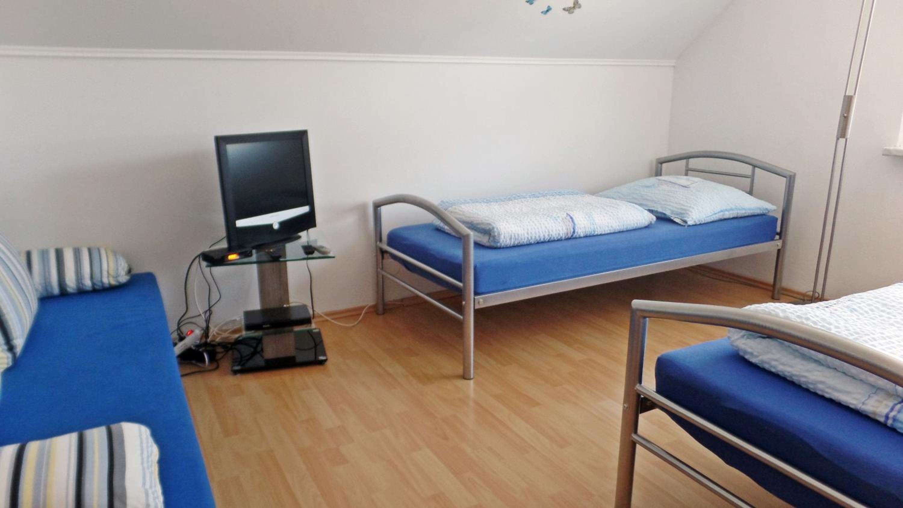 Two-Bedroom Apartment - Photo 2