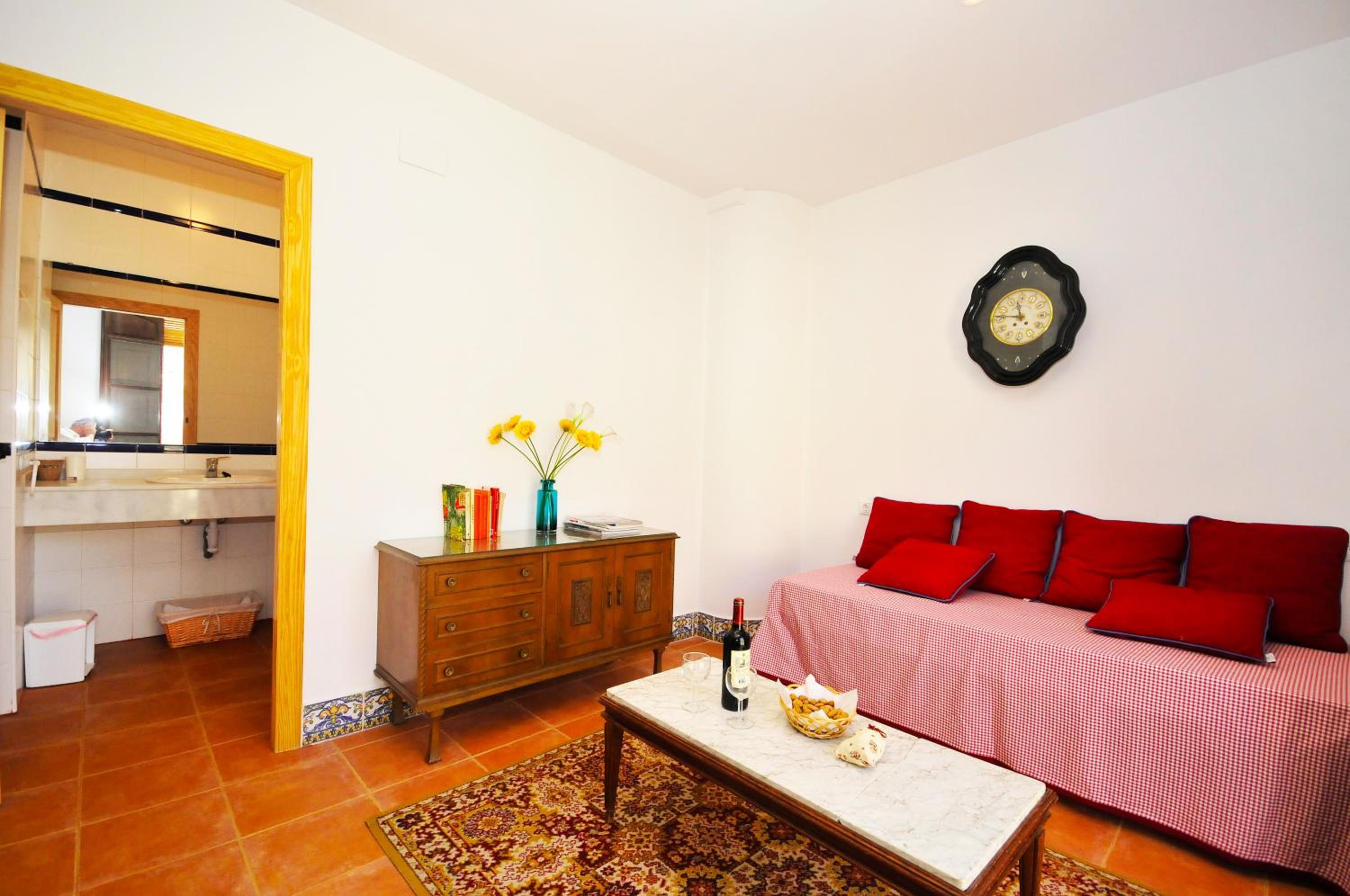 Apartment with Mountain View - Photo 4