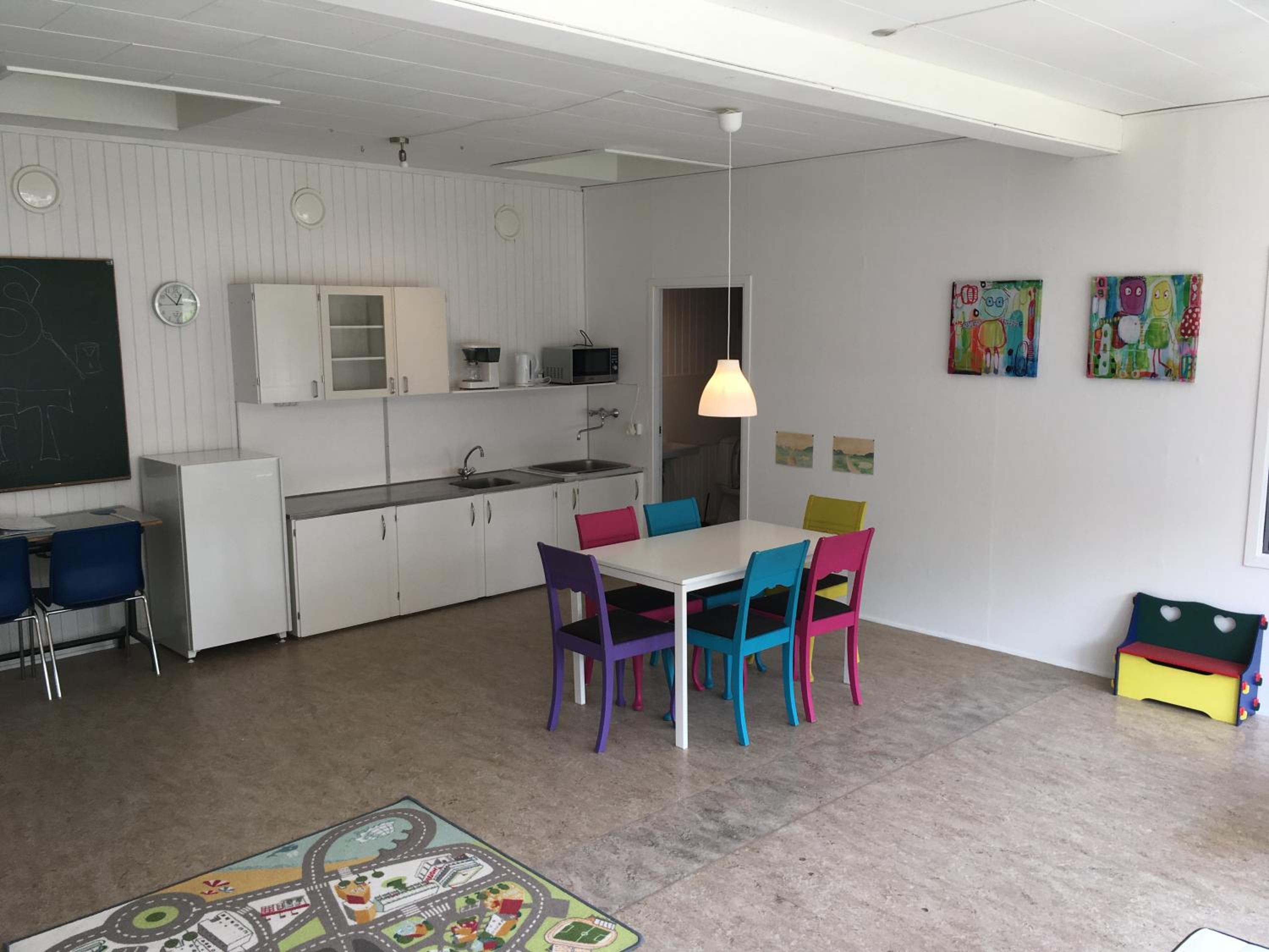 One-Bedroom Apartment with Private Bathroom and Kitchen photo 2