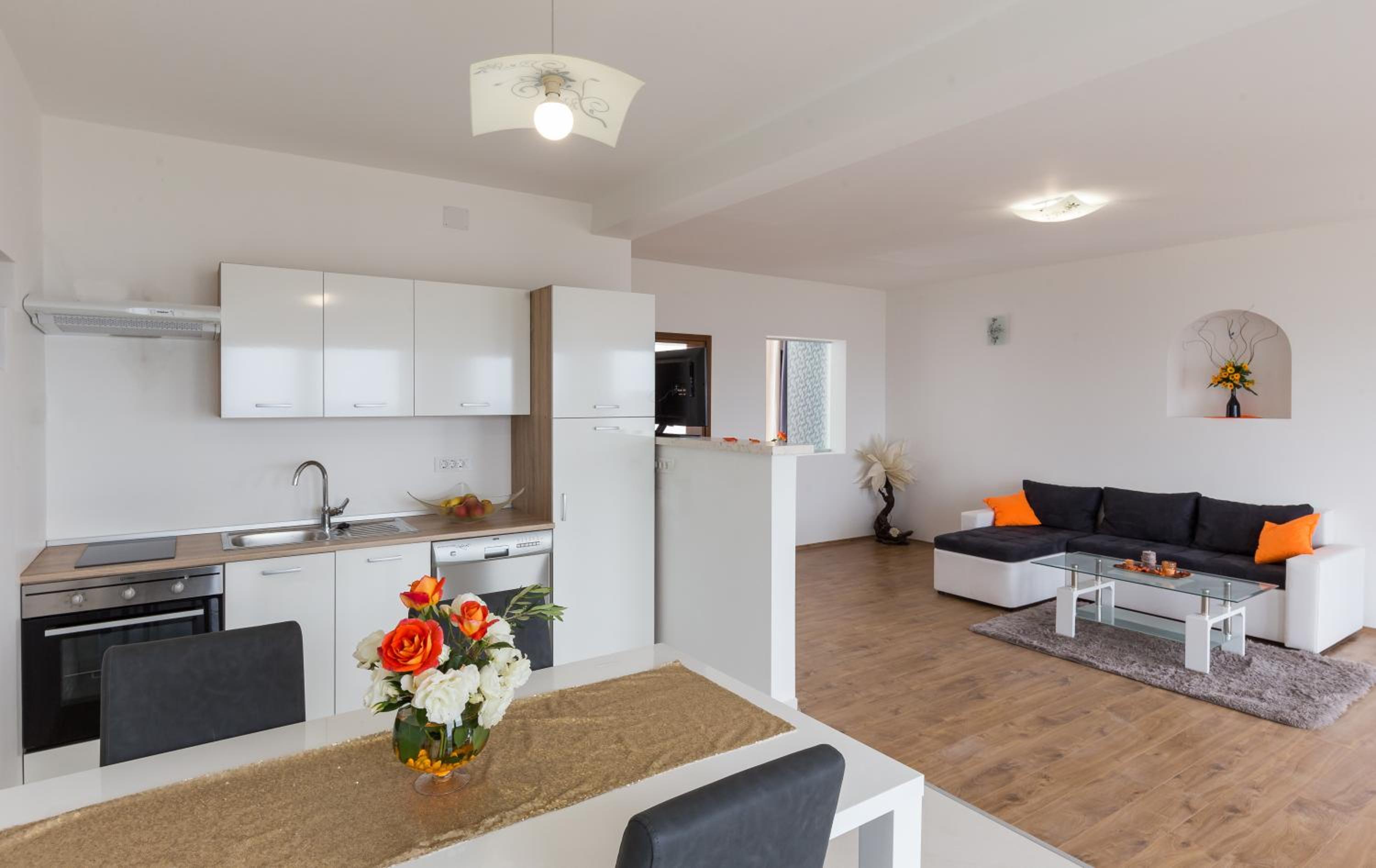 Comfort One-Bedroom Apartment With Terrace And Sea View