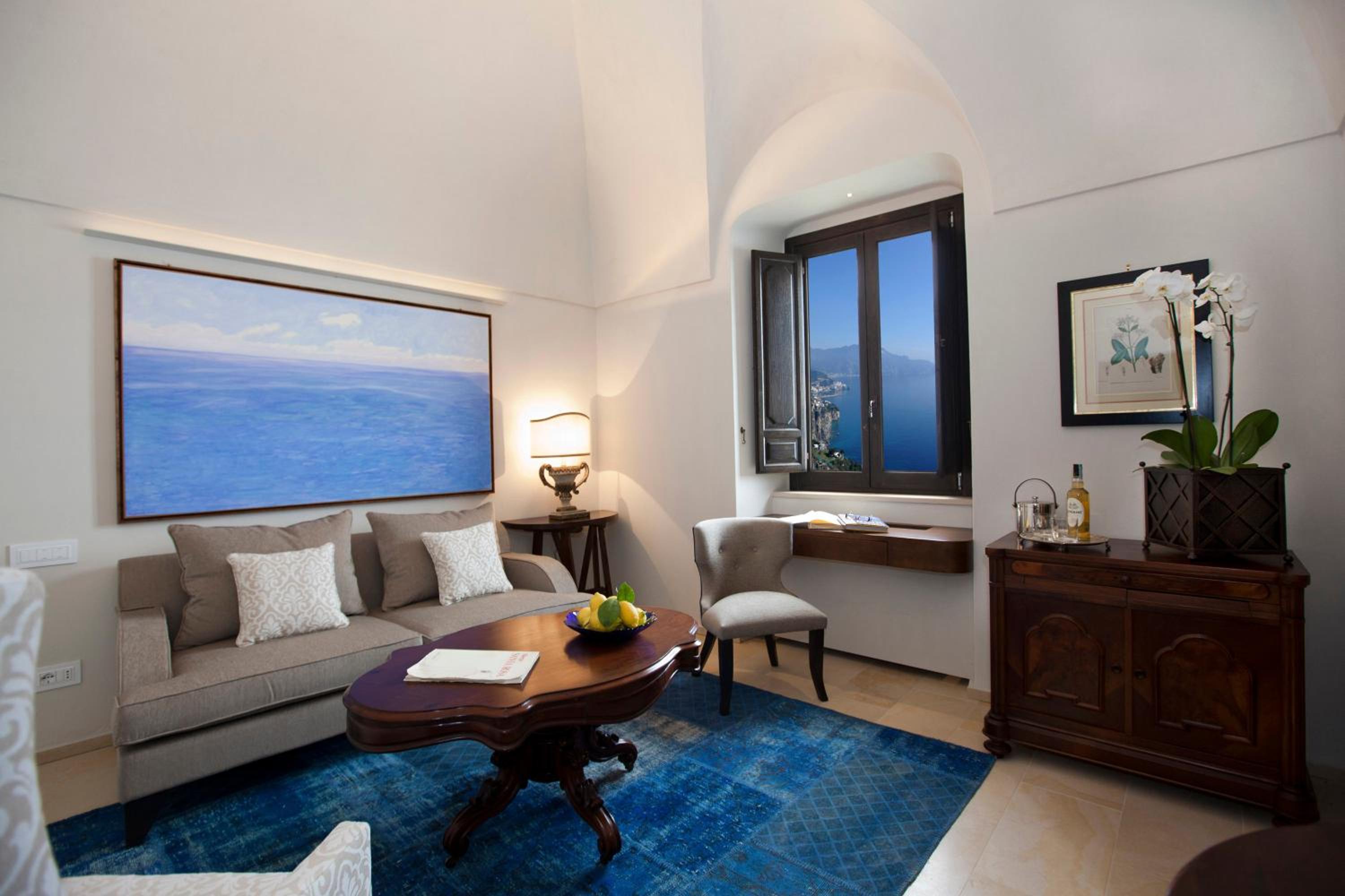 Deluxe Suite with Sea View - Photo 1