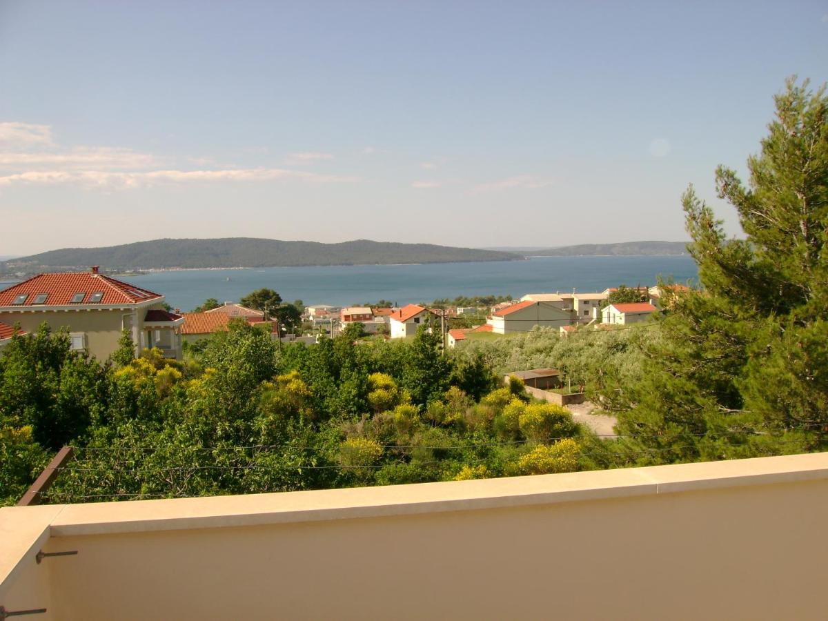 Apartment with Balcony and Sea View
