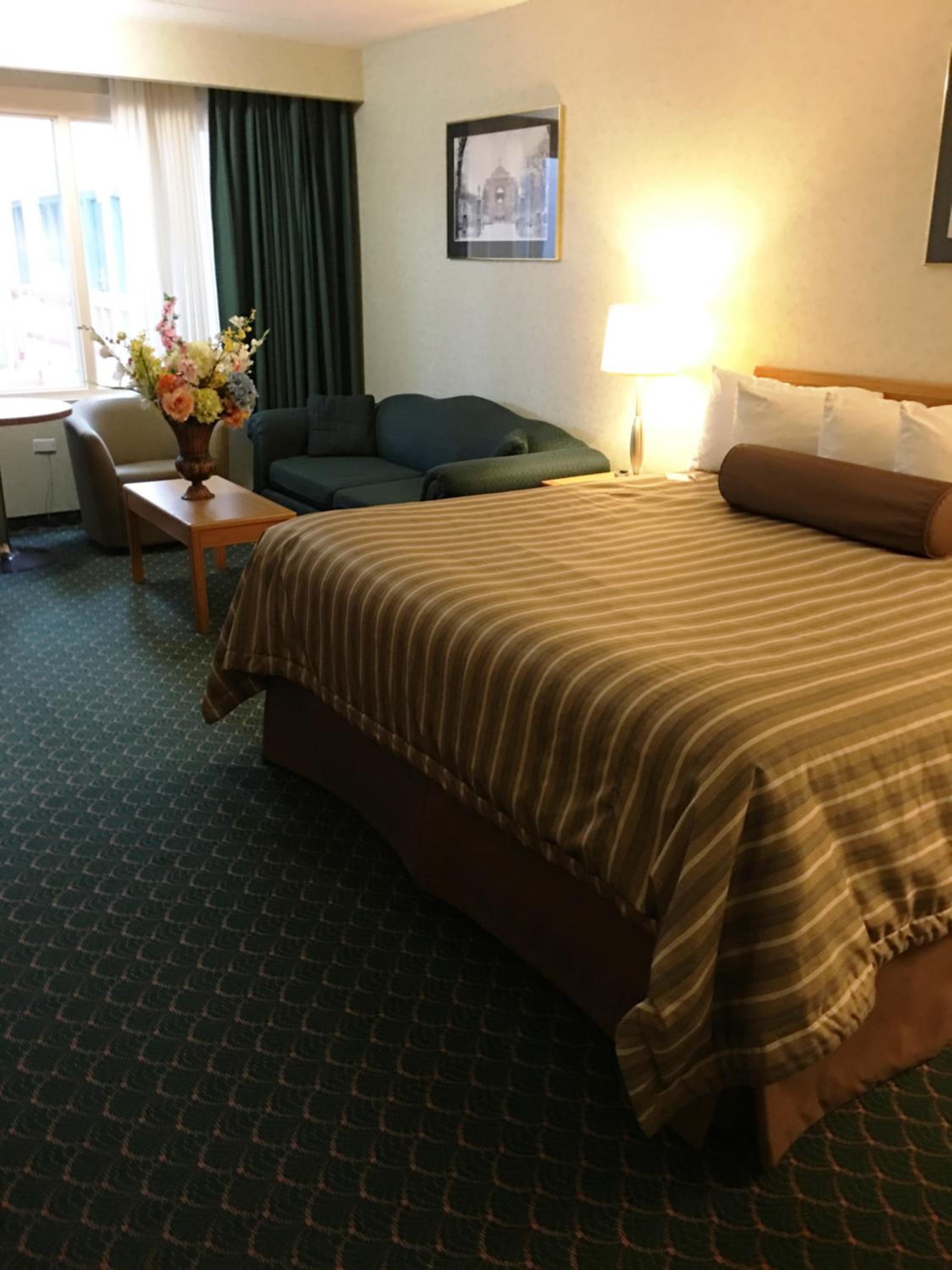 Standard King Room - Non-Smoking  - Photo 2