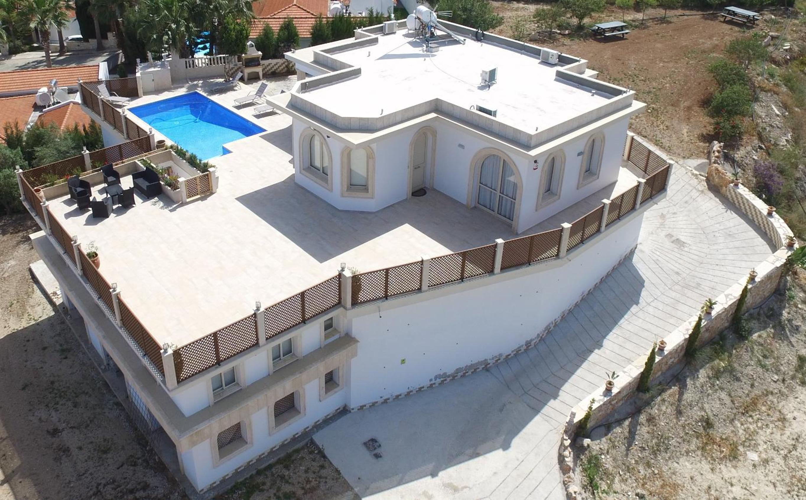 Villa with Sea View - Photo 19
