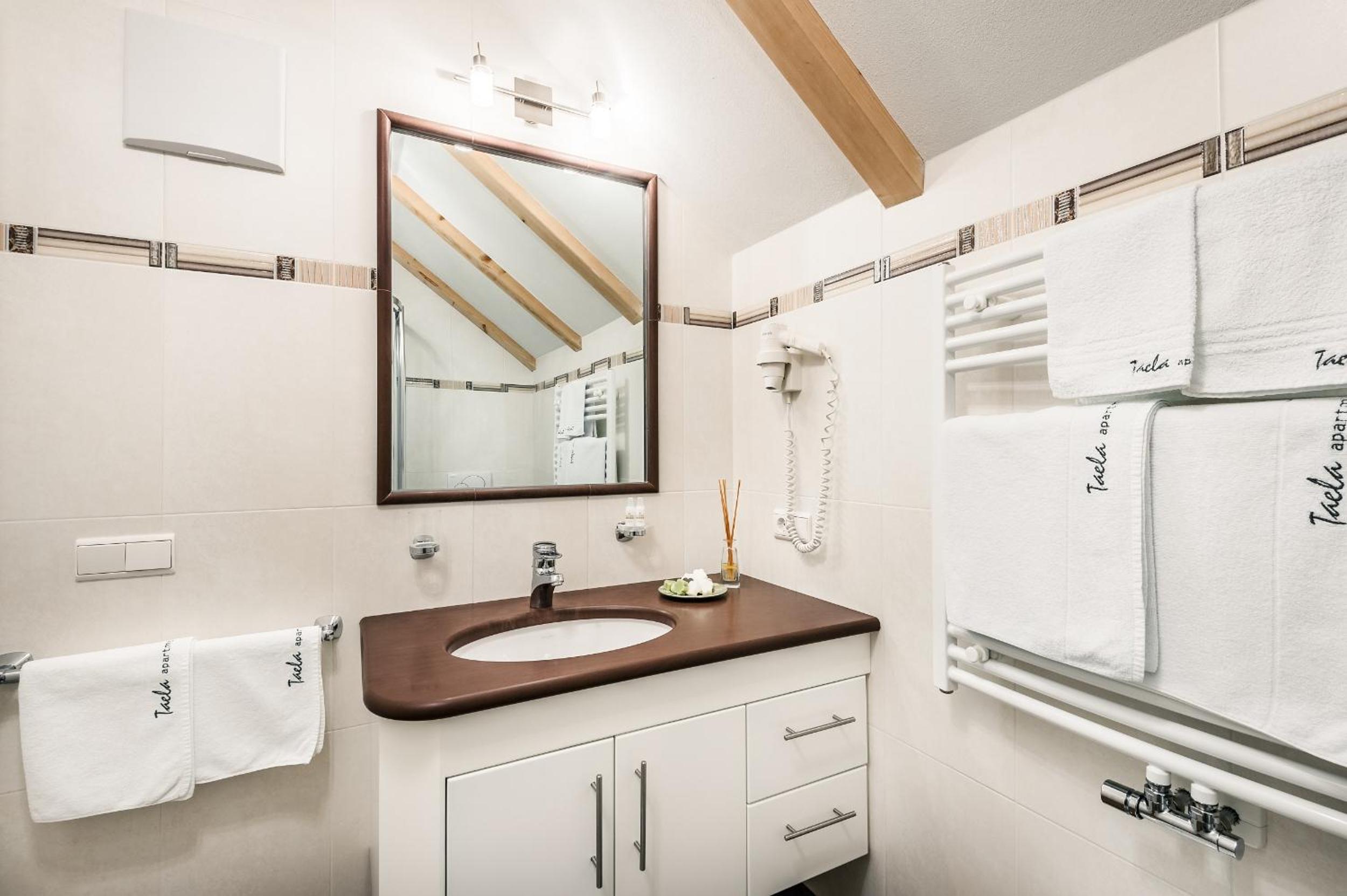 Two-Bedroom Apartment (6 Adults) photo 2