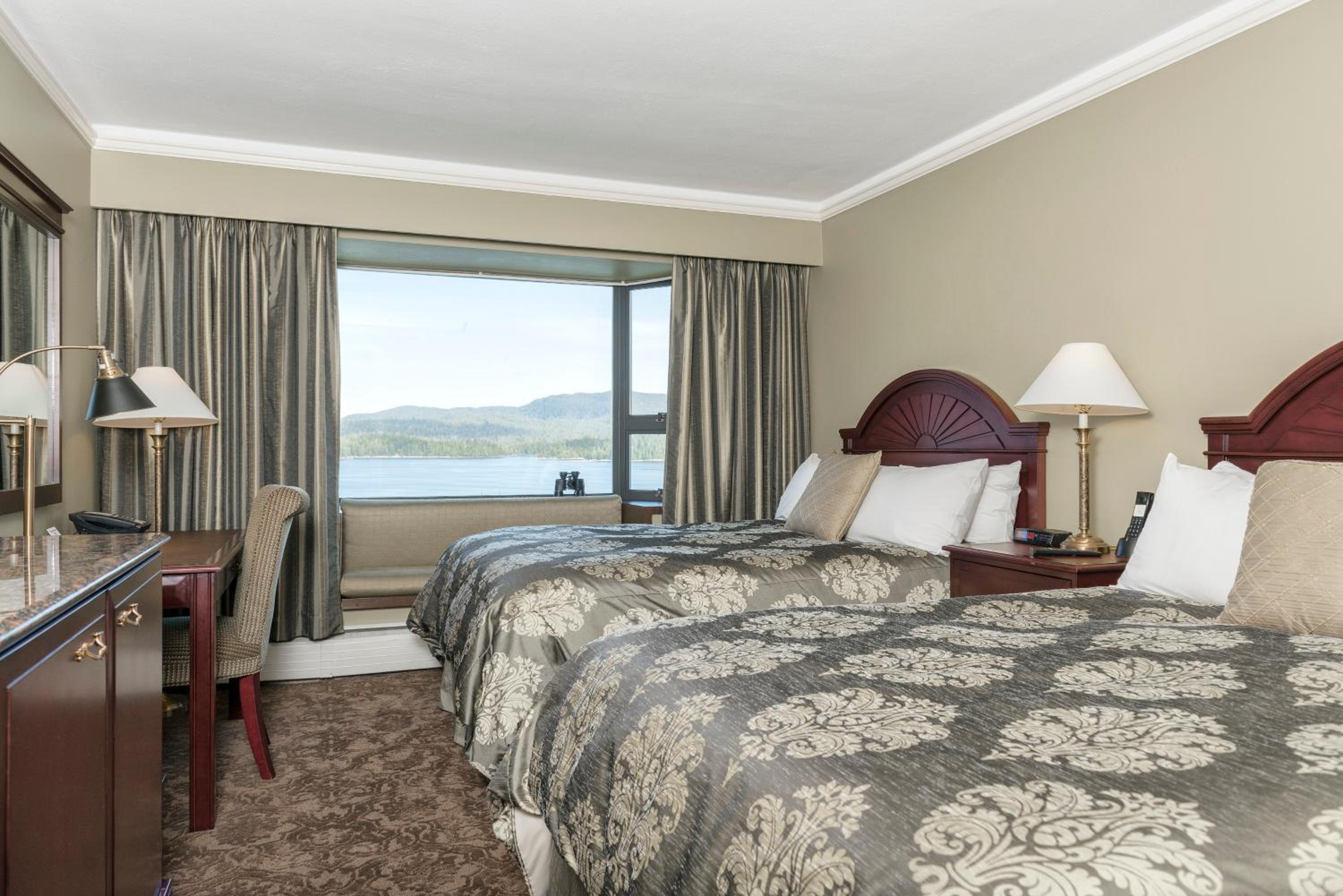 Double Room with Two Double Beds and Sea View photo 1