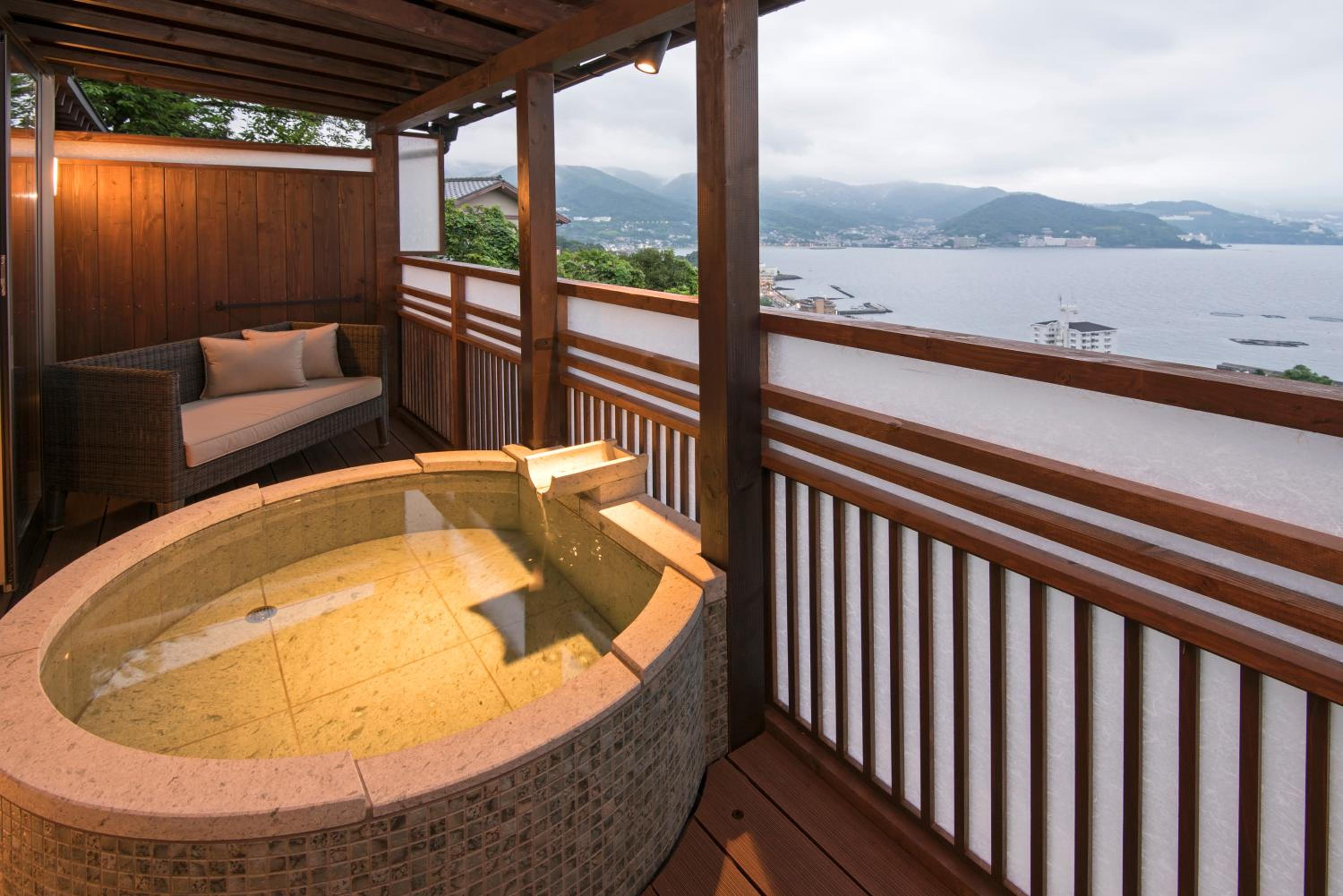 Hollywood Twin Room with Open-Air Bath - Non-Smoking photo 2