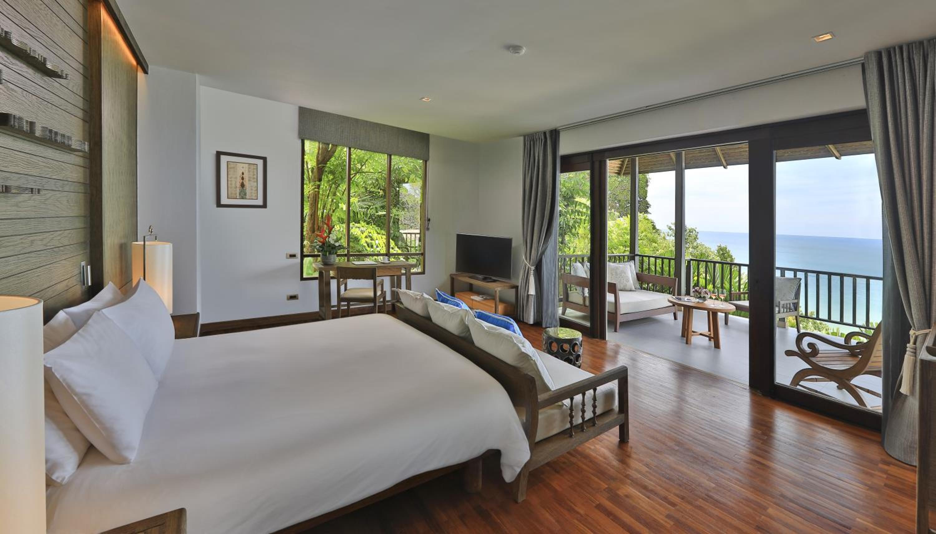 Bayfront Deluxe Double Room - Free Krabi Airport Transfer