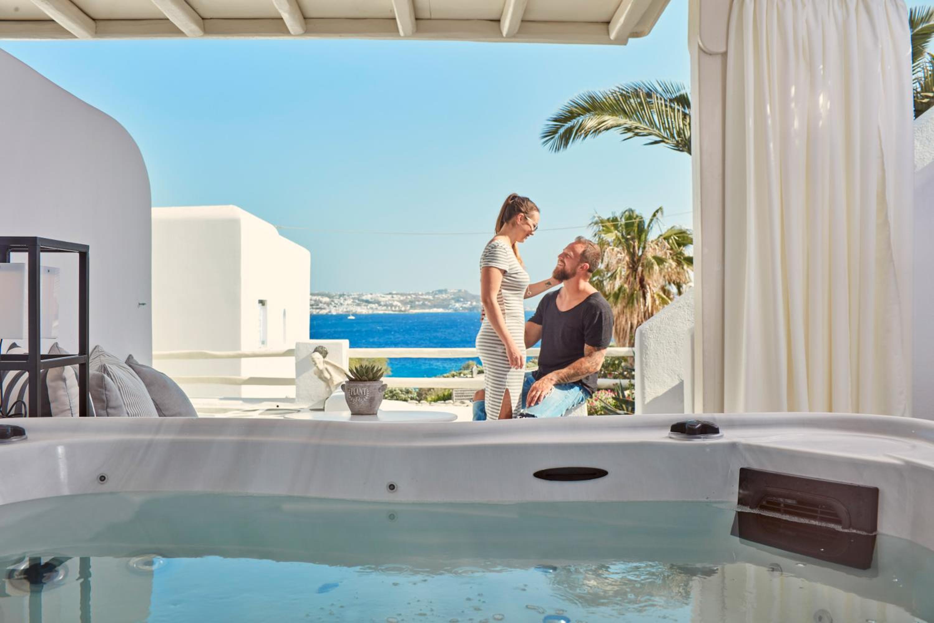 Deluxe Suite with Hot Tub and Sea View - Photo 5