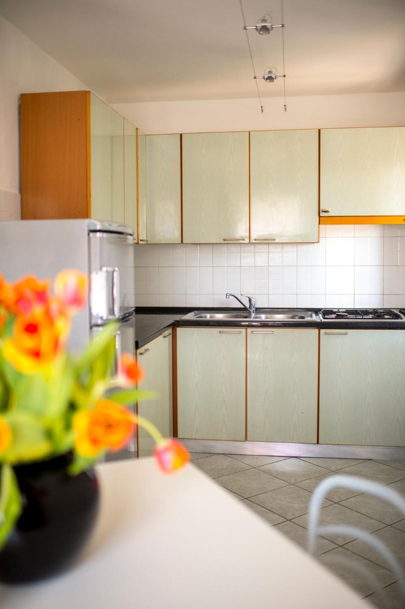 Apartment with Terrace - Photo 5