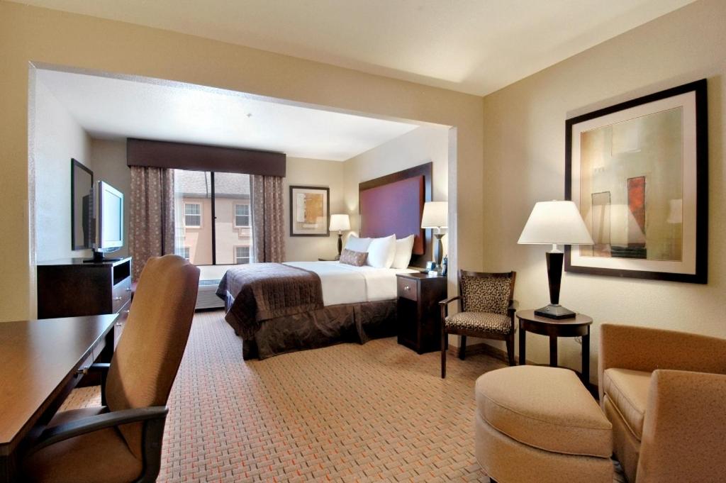 Standard King Room - Non-Smoking  - Photo 1