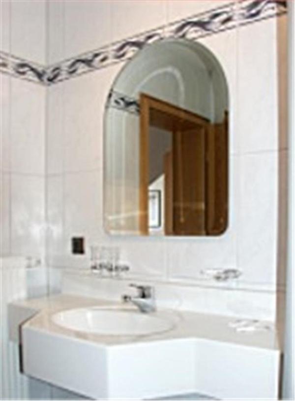 Double Room with Private Bathroom - Photo 4