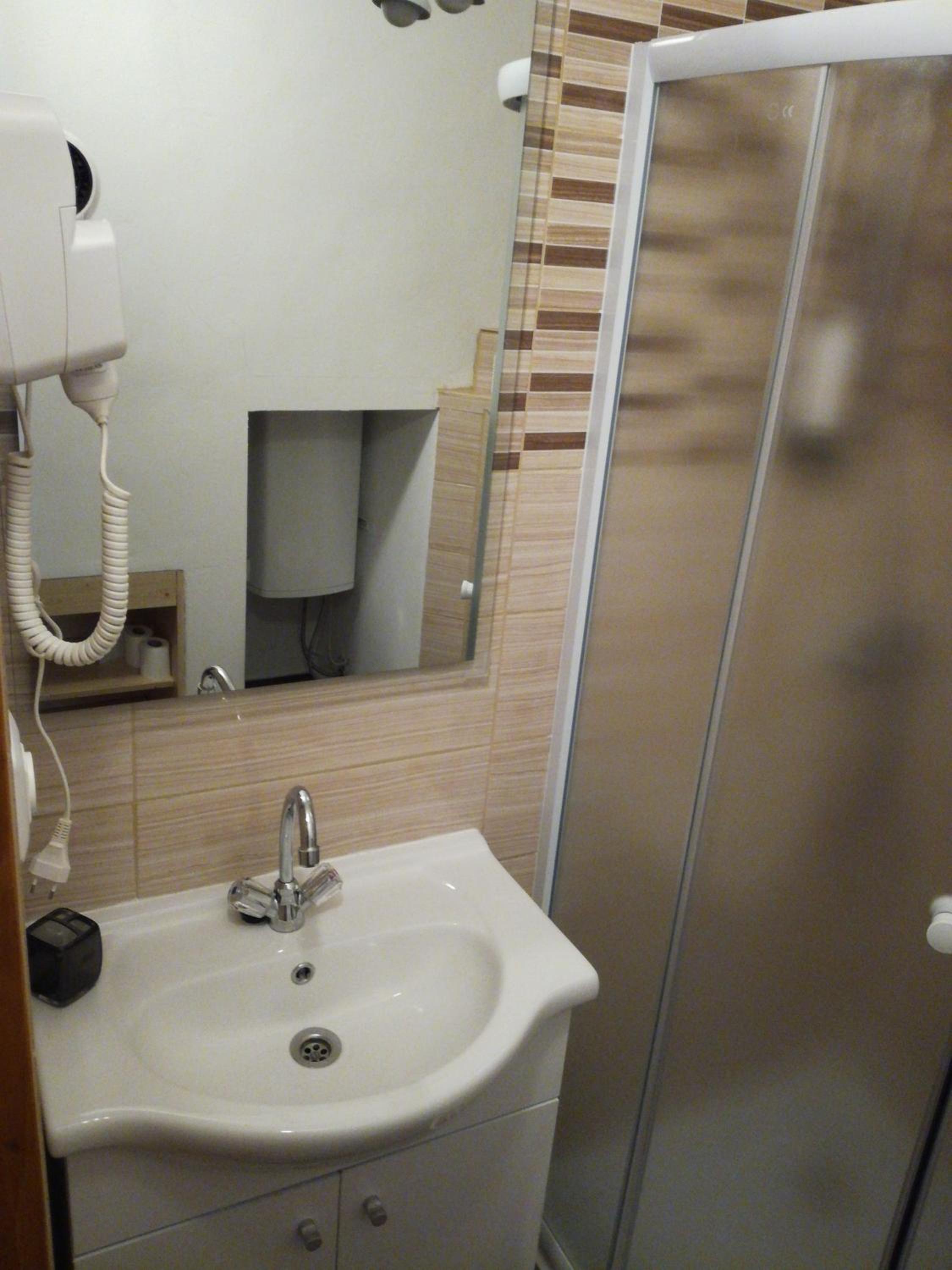 Deluxe Double Room - Photo 9