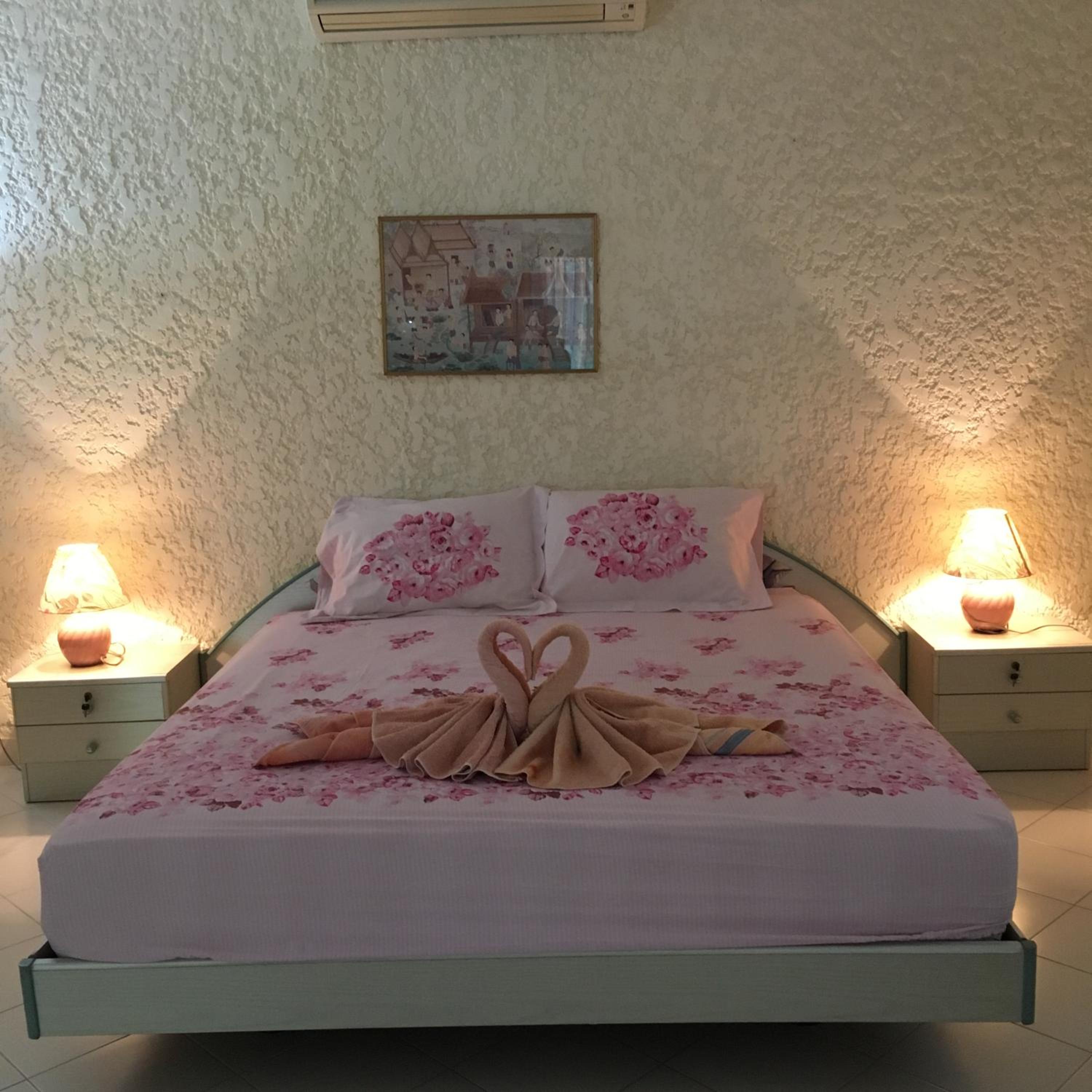Budget Double Room - Photo 13