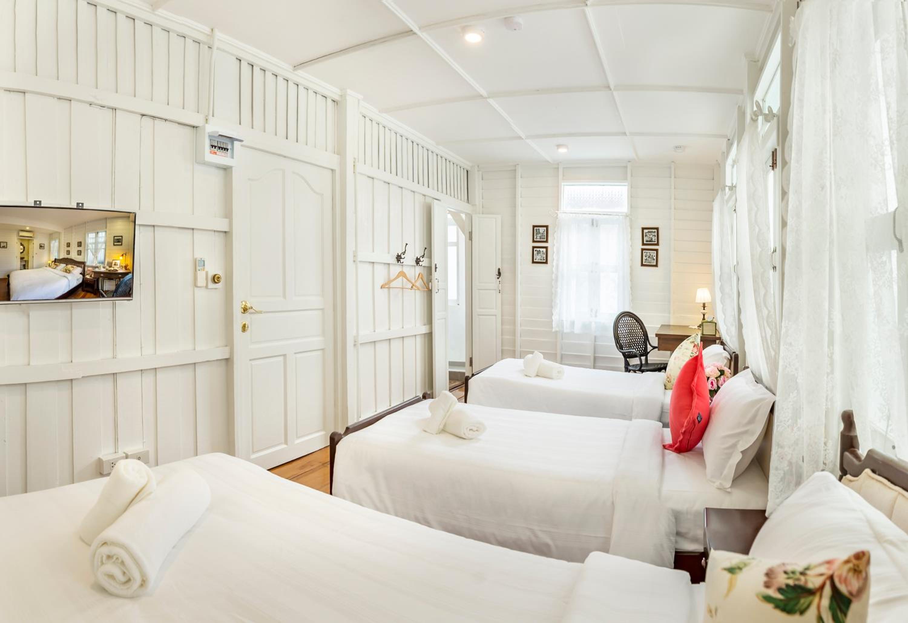 Triple Room with Private Bathroom photo 2