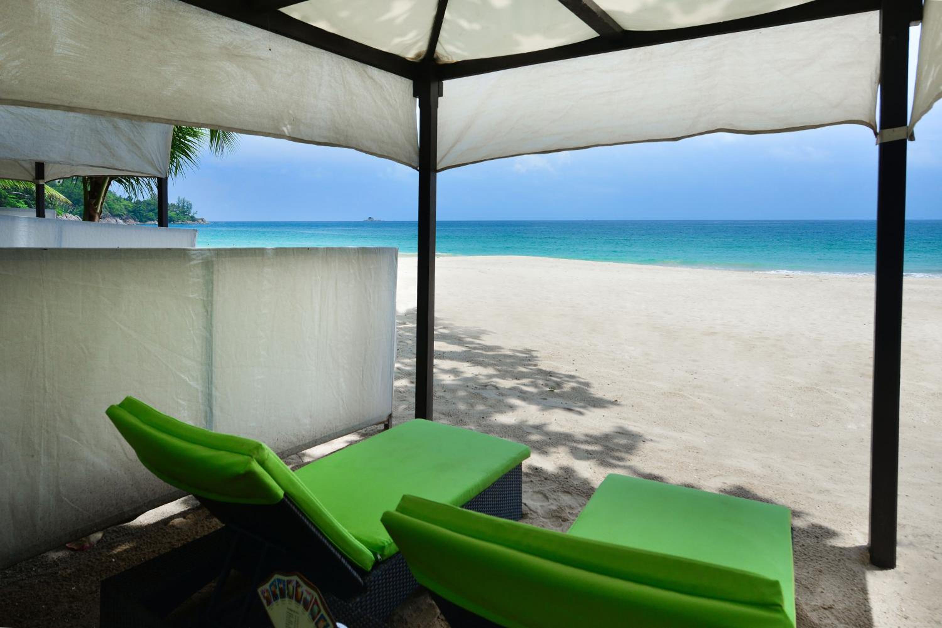 Villa with Private Pool - Beach Front - Photo 3