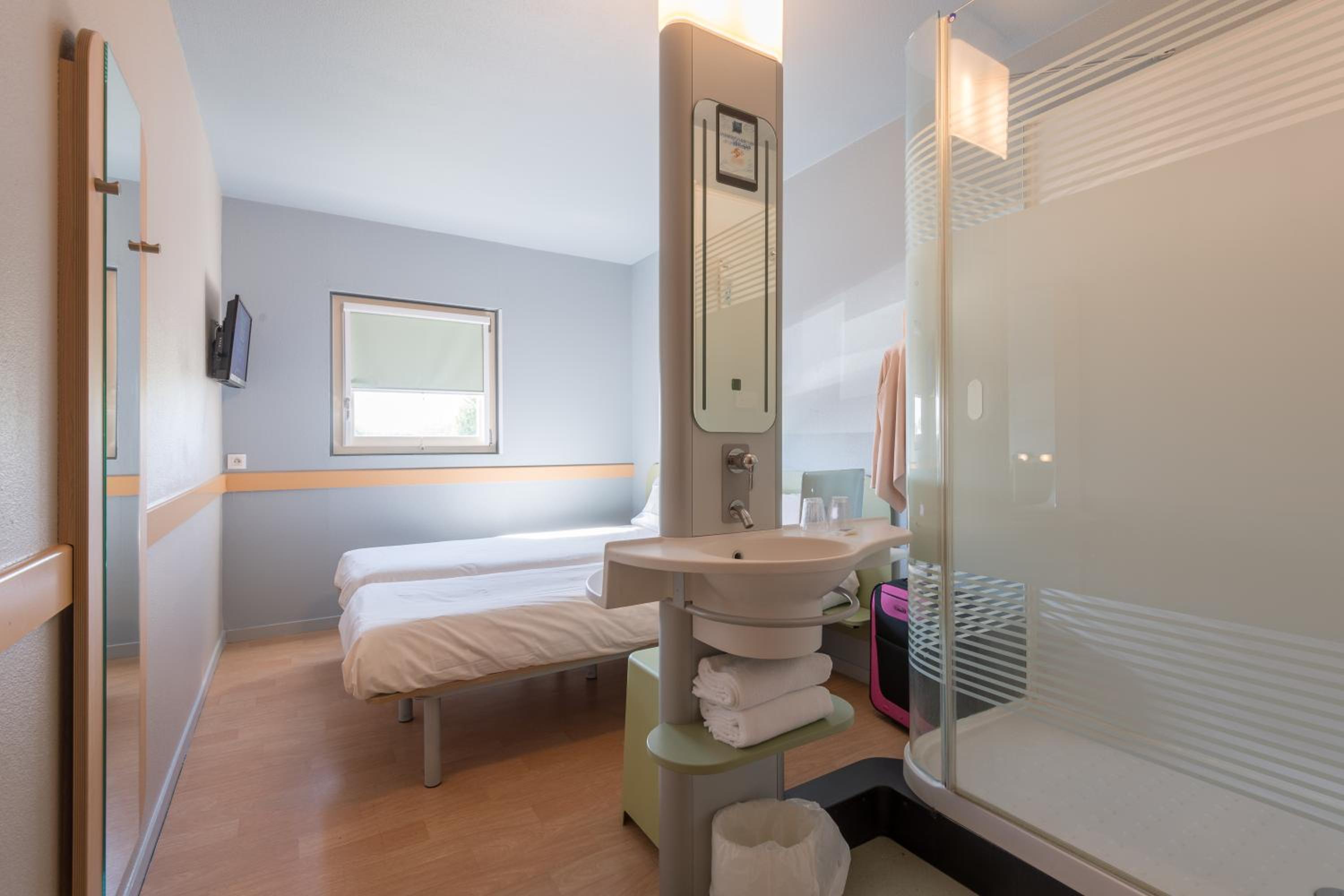 Twin Room - Photo 1