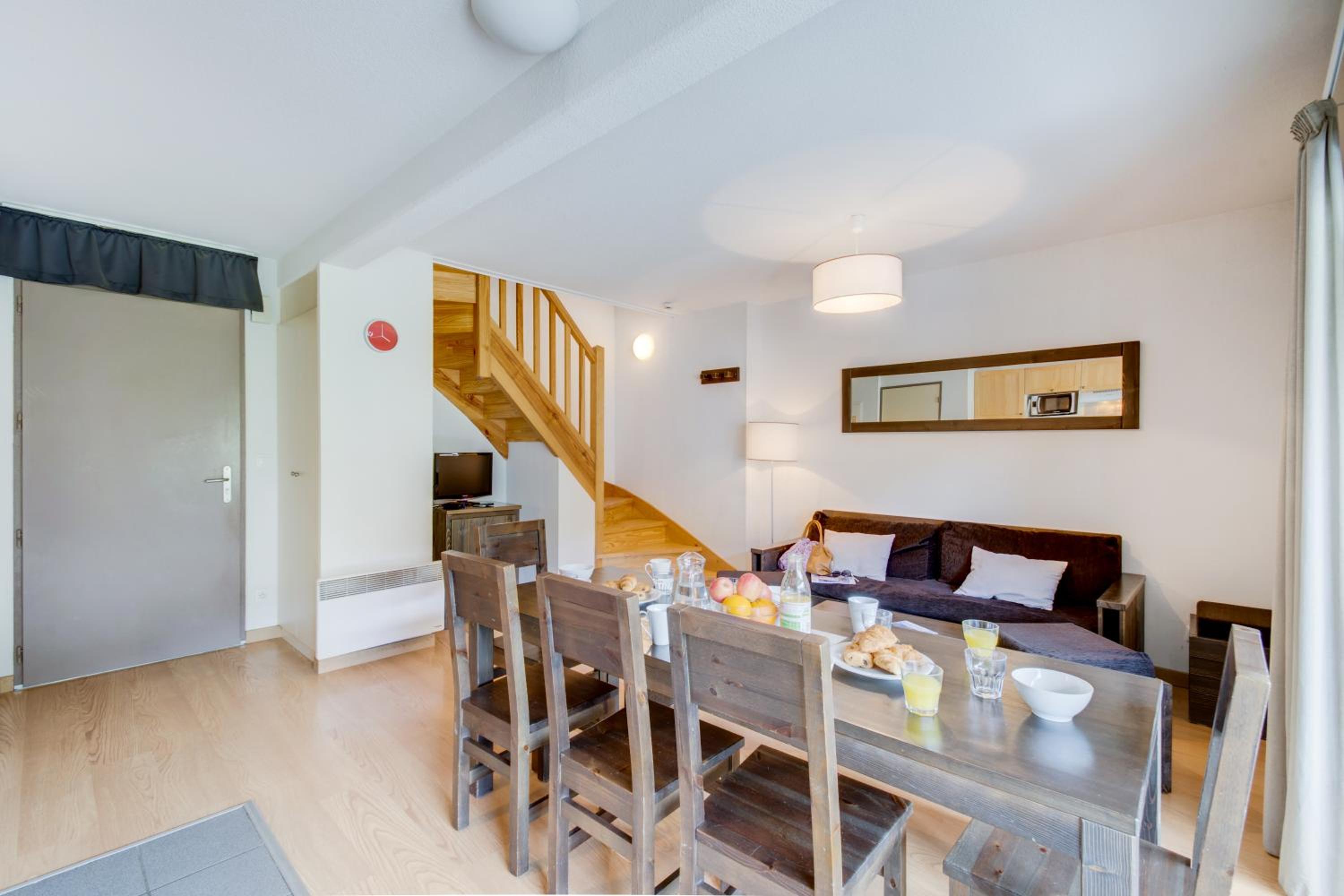 Four-Bedroom Duplex Apartment - (10 Adults) photo 2