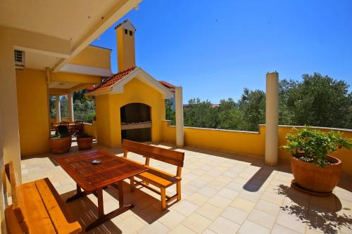 Comfort Two-Bedroom Apartment with Terrace and Sea View (4 Adults) photo 3