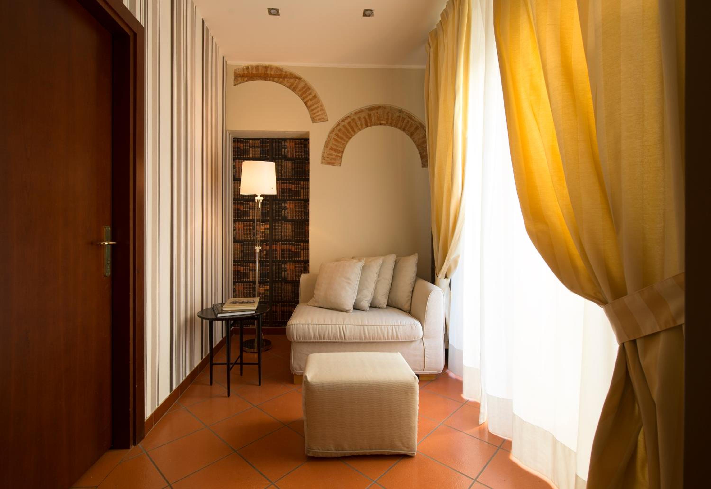 Triple Room thumbnail 5