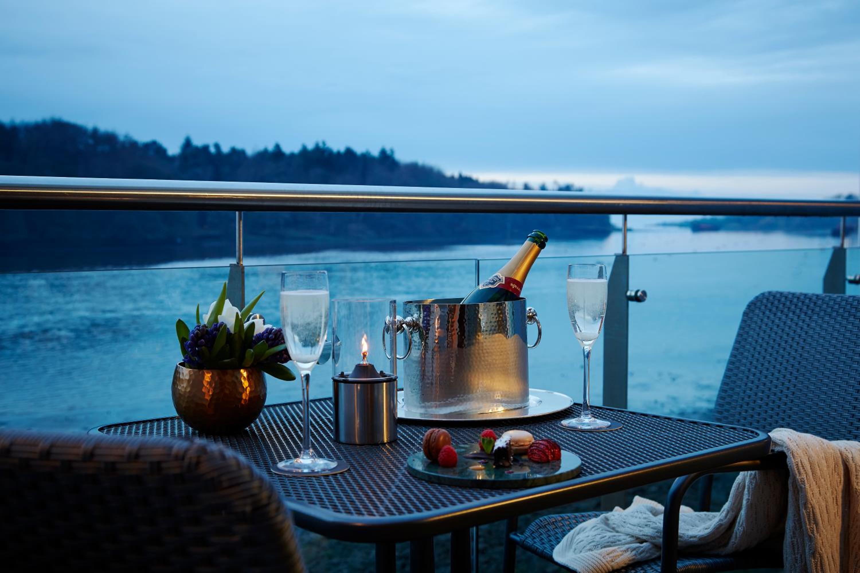 Deluxe Double Room with River View photo 2
