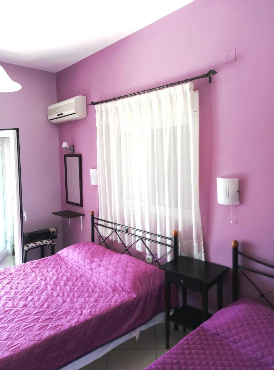 Studio (2-3 Adults)