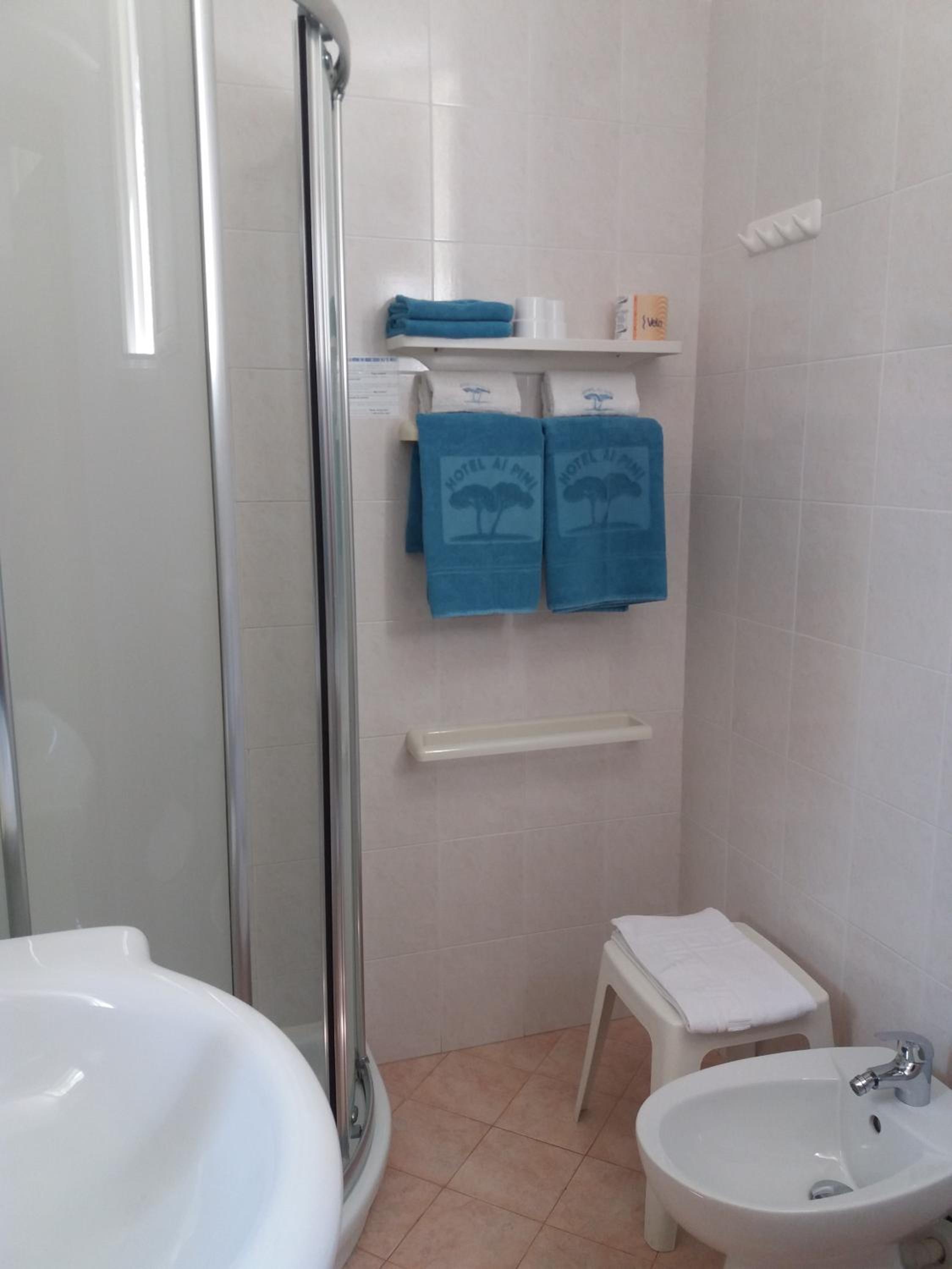 Twin Room - Photo 3