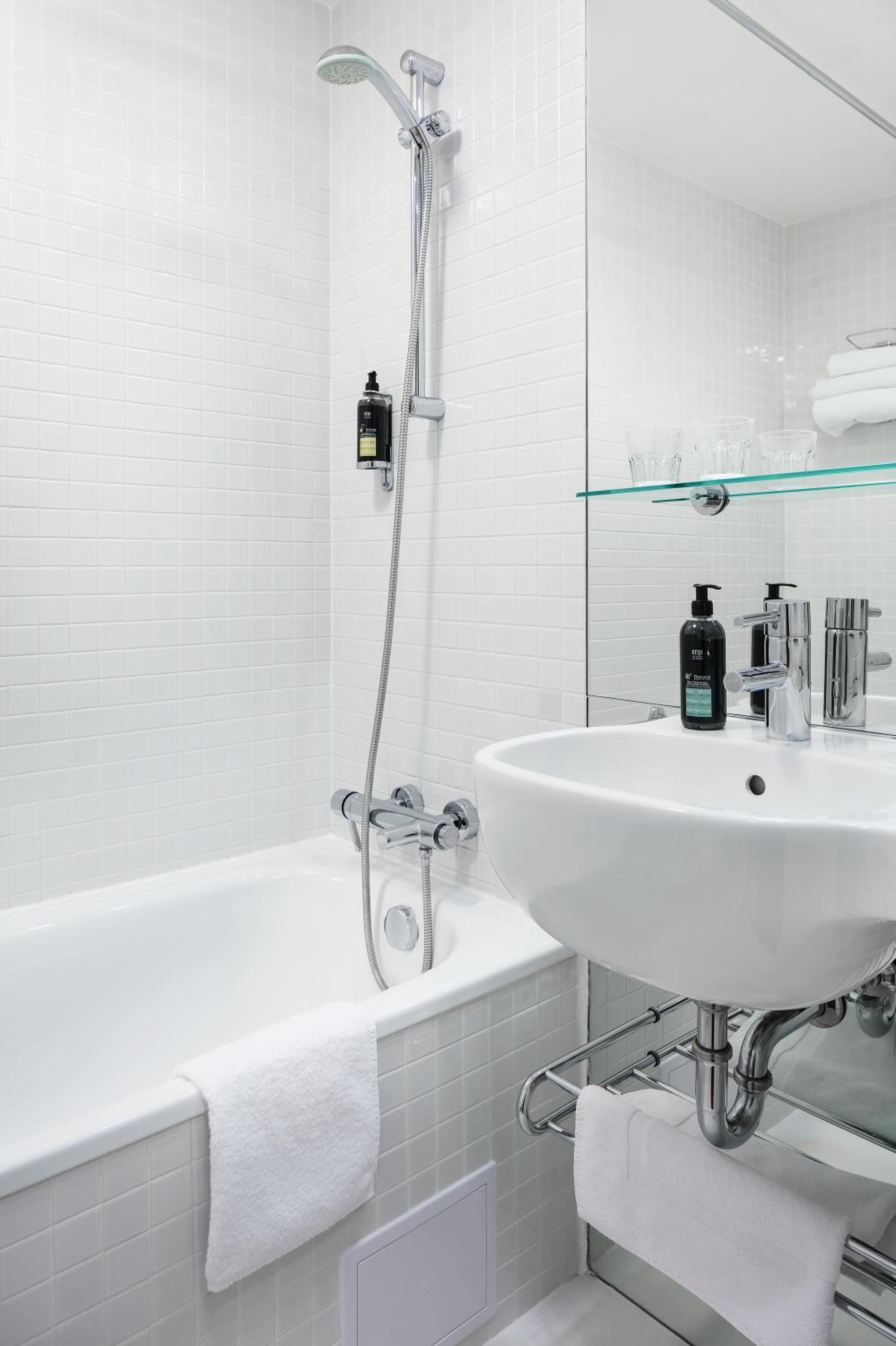Superior Double or Twin Room with City View photo 2