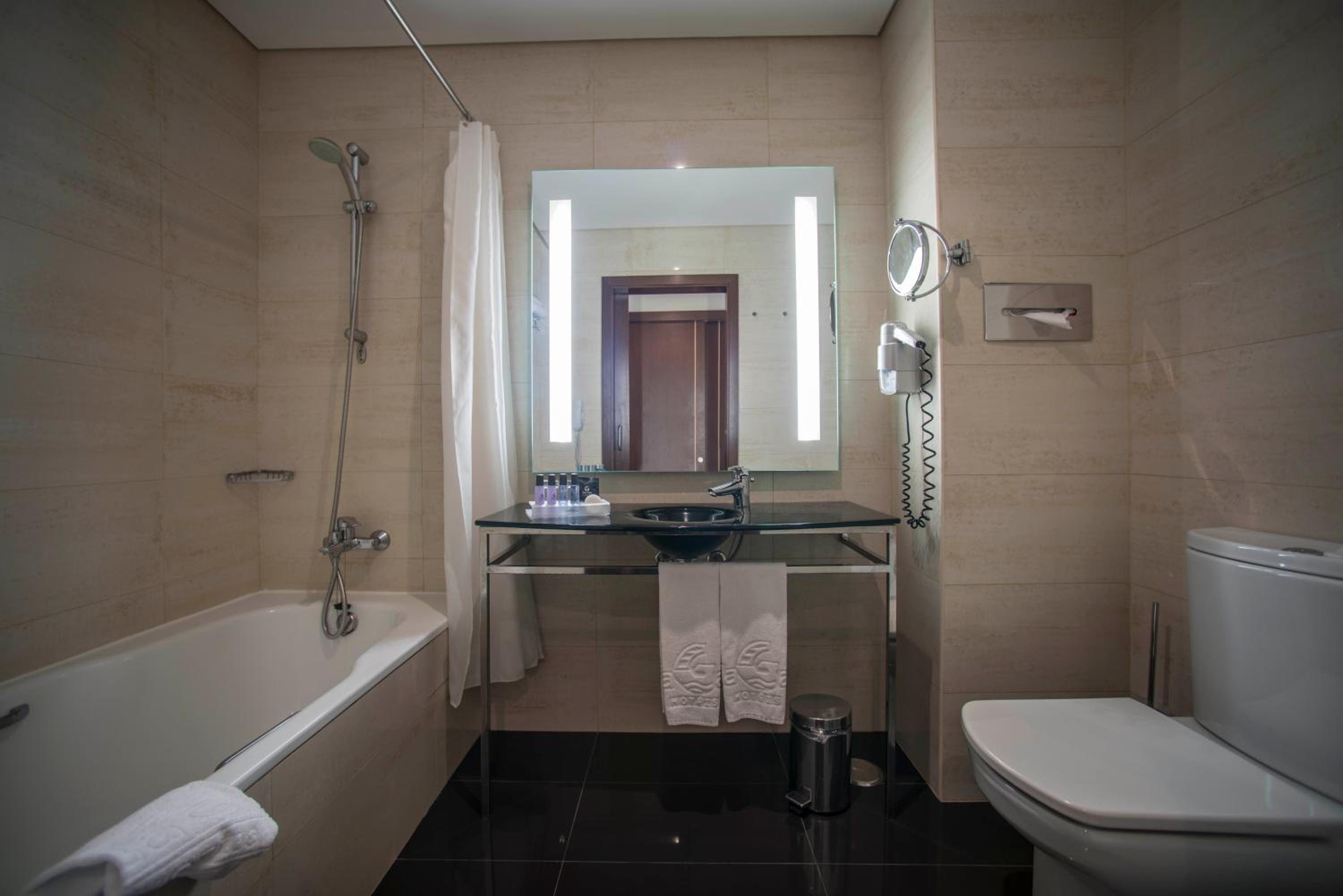 Twin Room - Photo 4