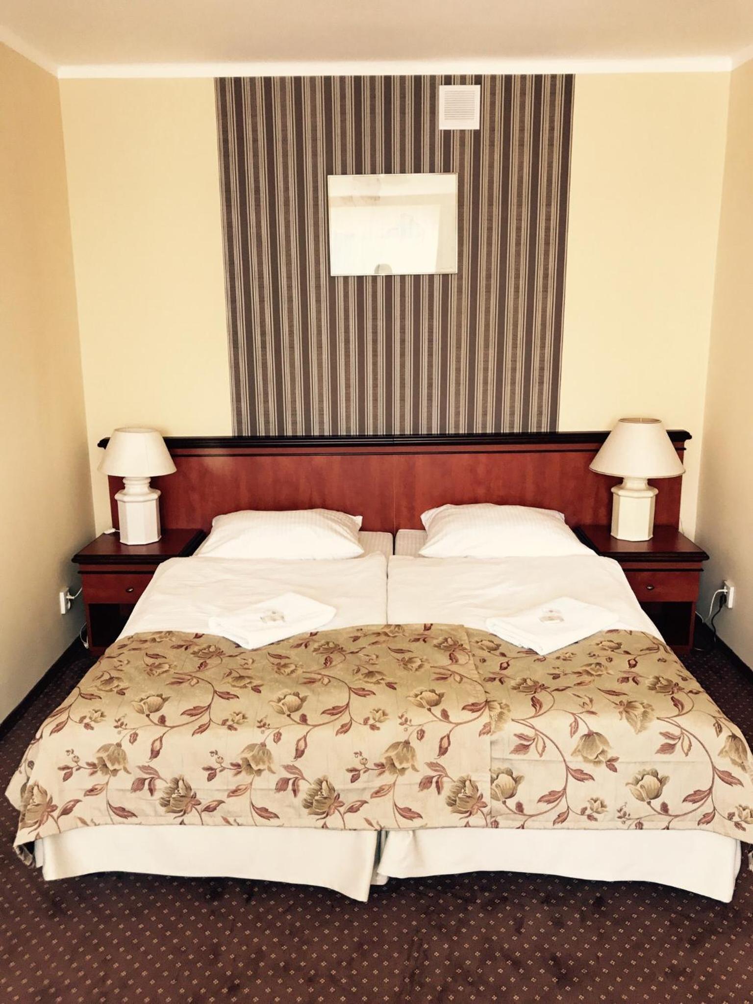 Standard Double Room - Photo 11