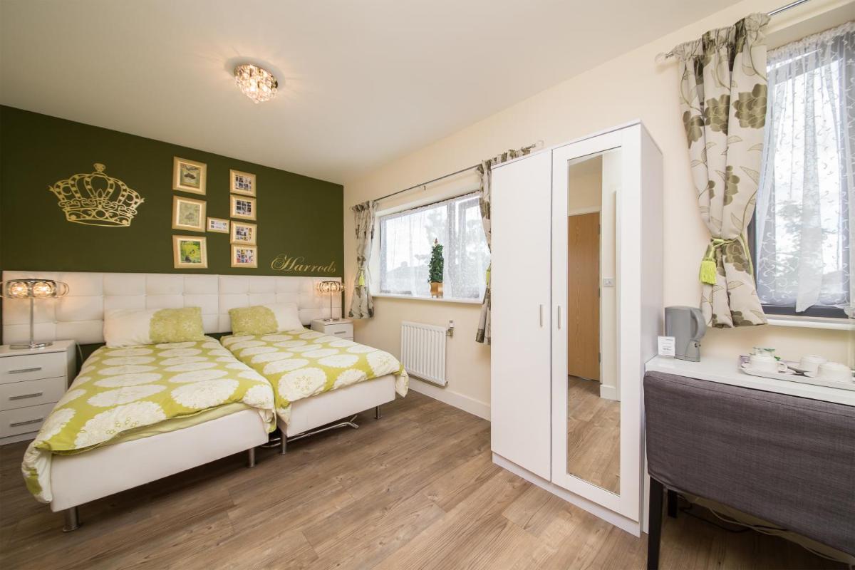 Triple Room with Private Bathroom photo 1