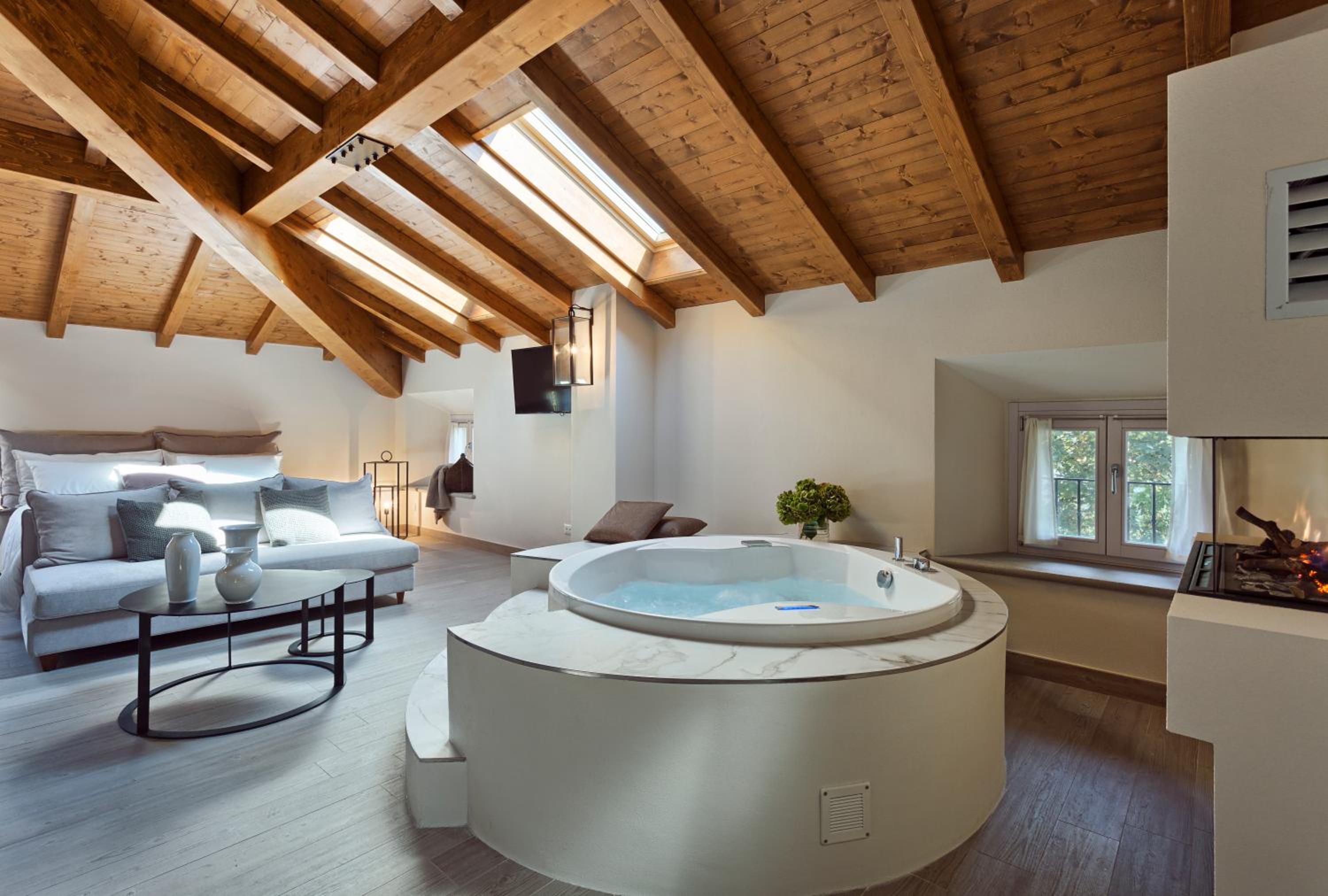 Deluxe Suite with Spa Bath - Photo 1