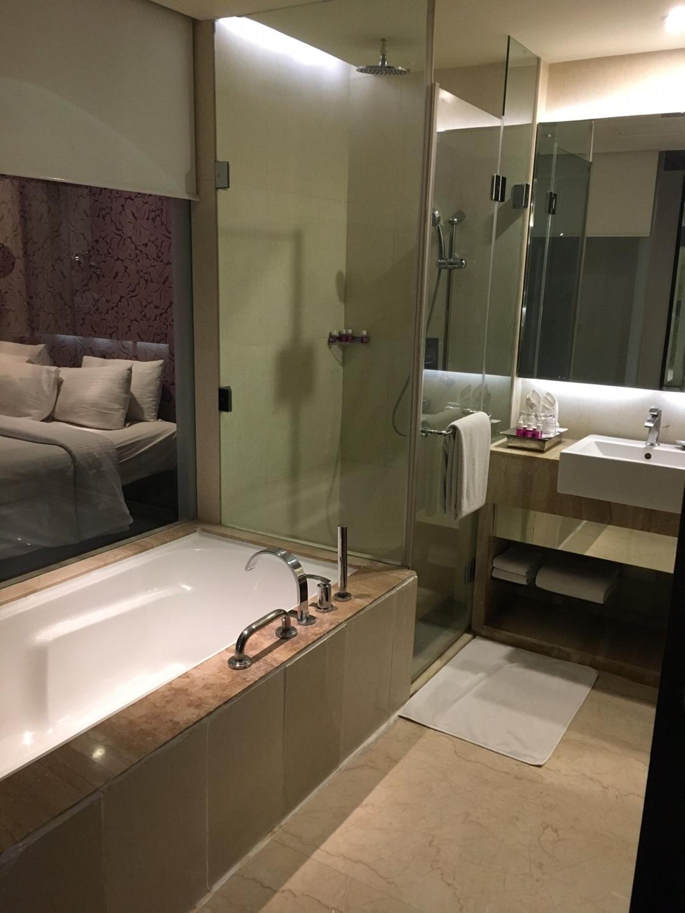 Deluxe Twin Bed with Bath Tub Deluxe Twin Bed with Bath Tub
