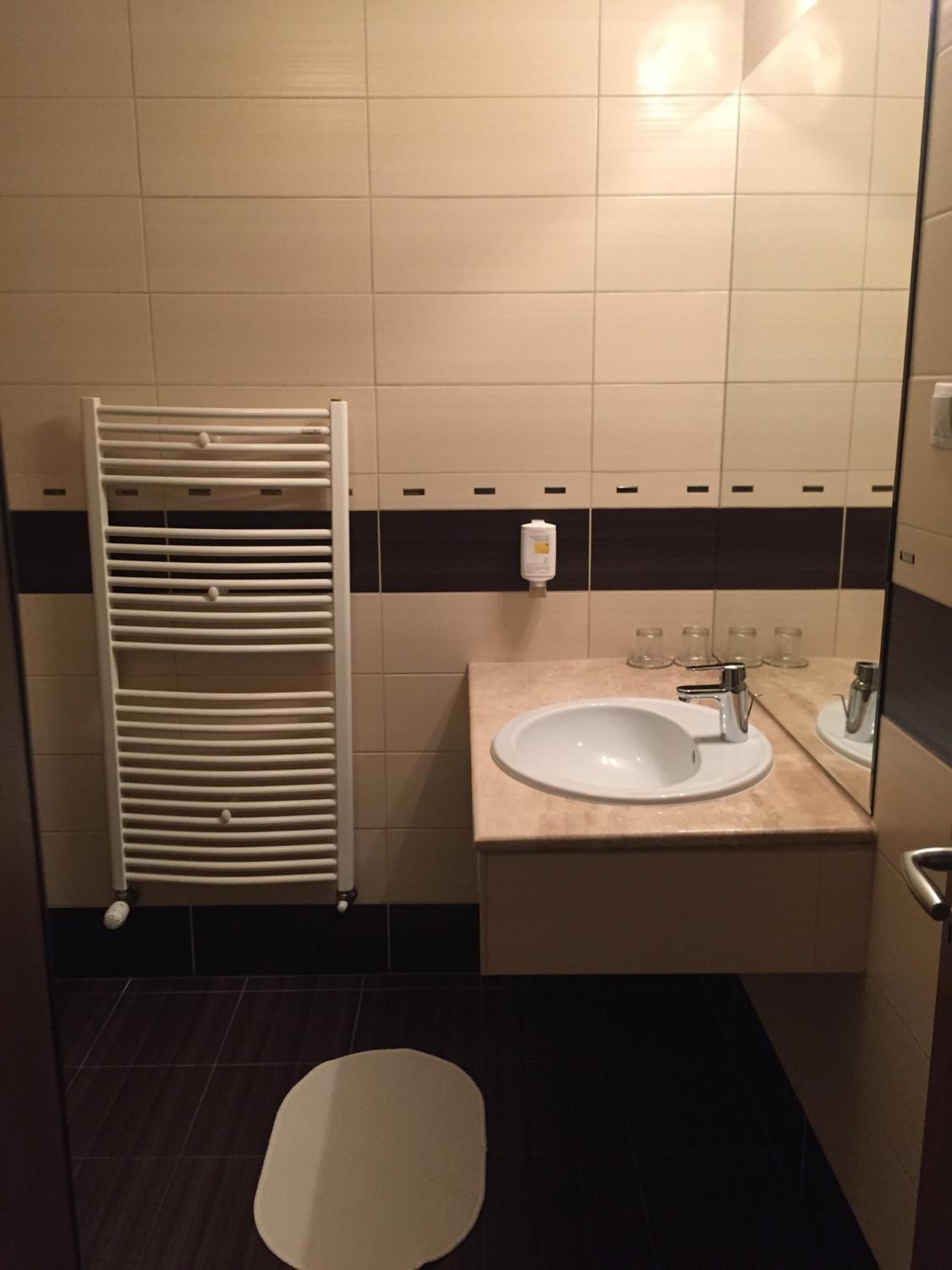 Double Room - Photo 8