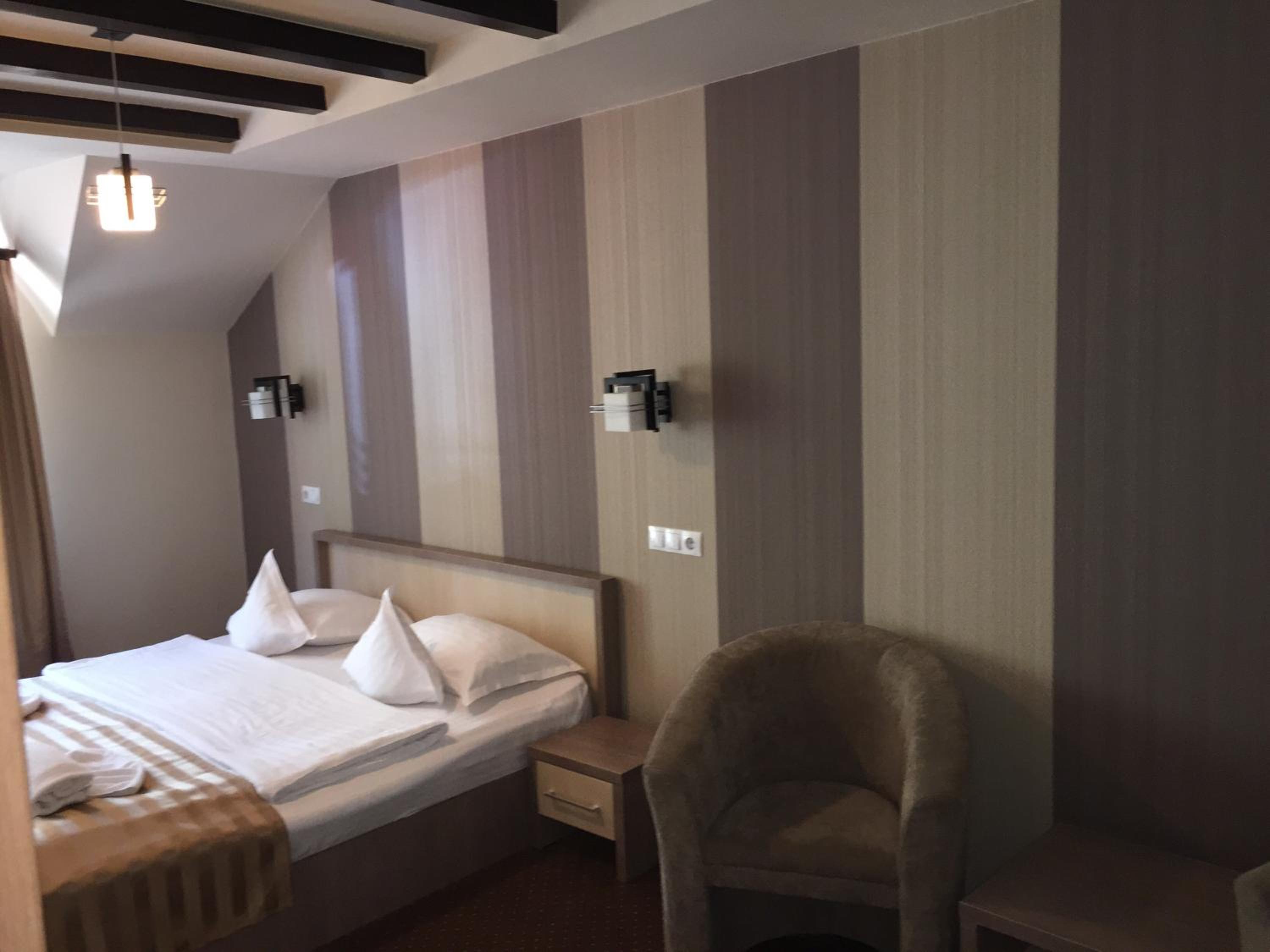 Suite with Spa Bath - Photo 5