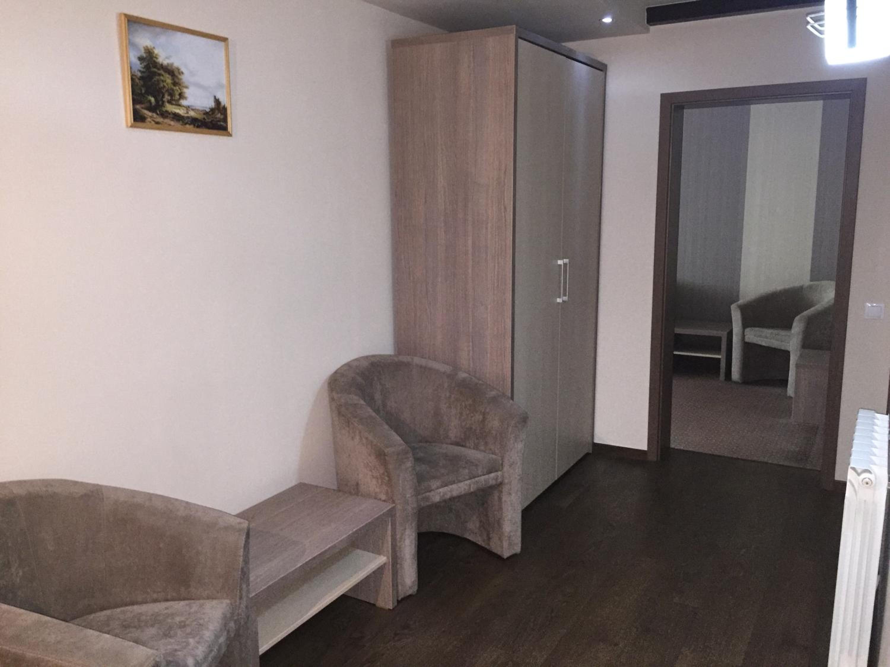 Suite with Spa Bath - Photo 4