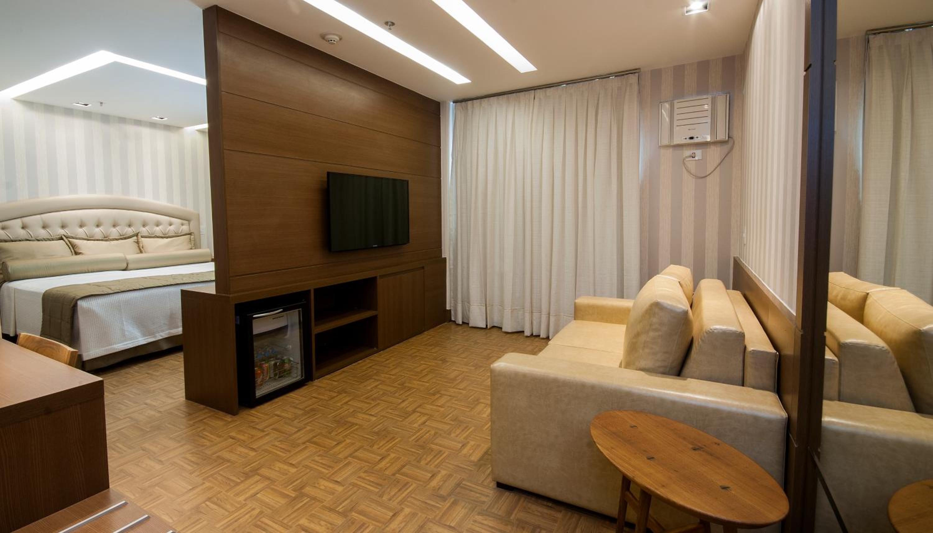 Deluxe Suite with Spa Bath photo 1