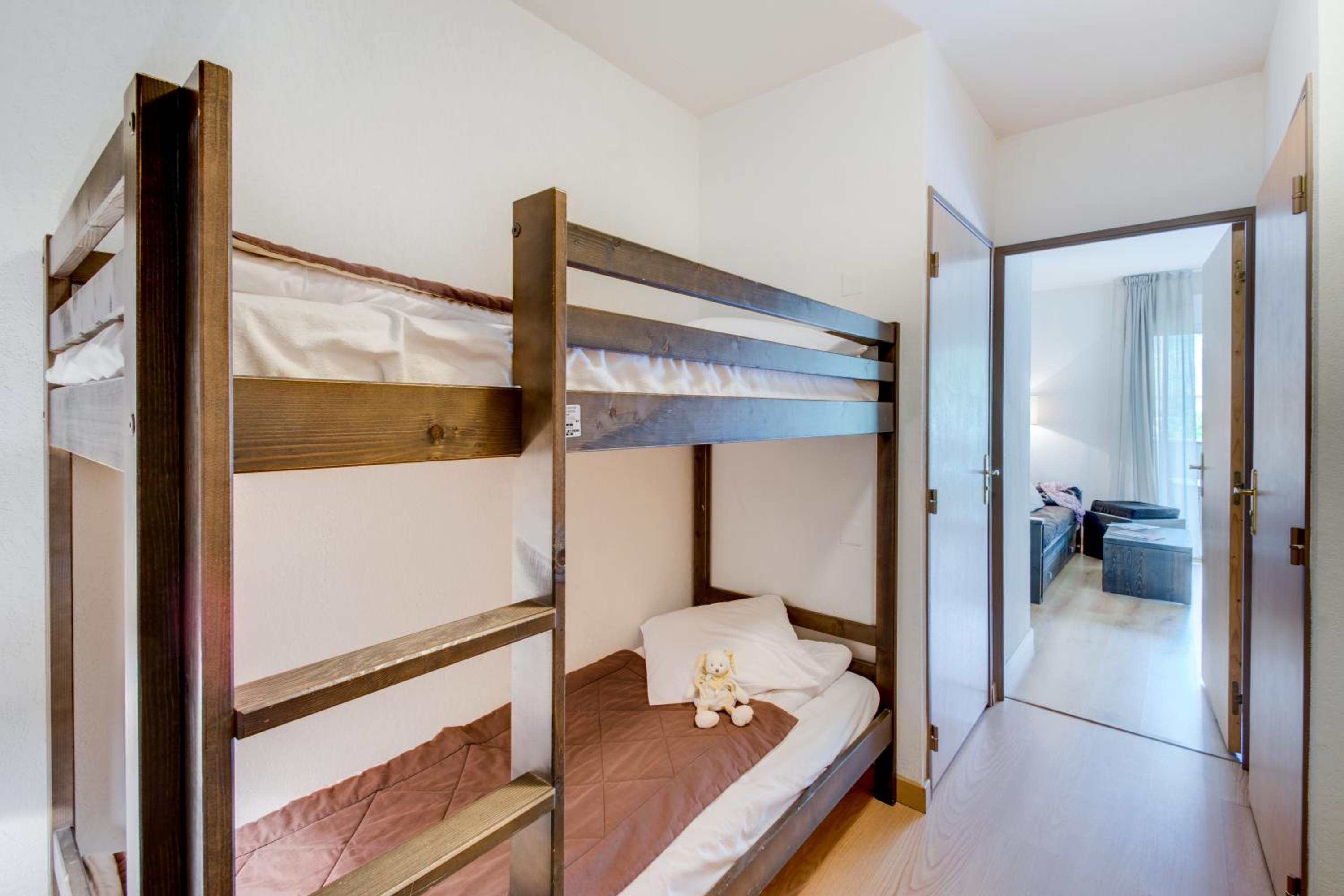 One-Bedroom Apartment - Photo 2